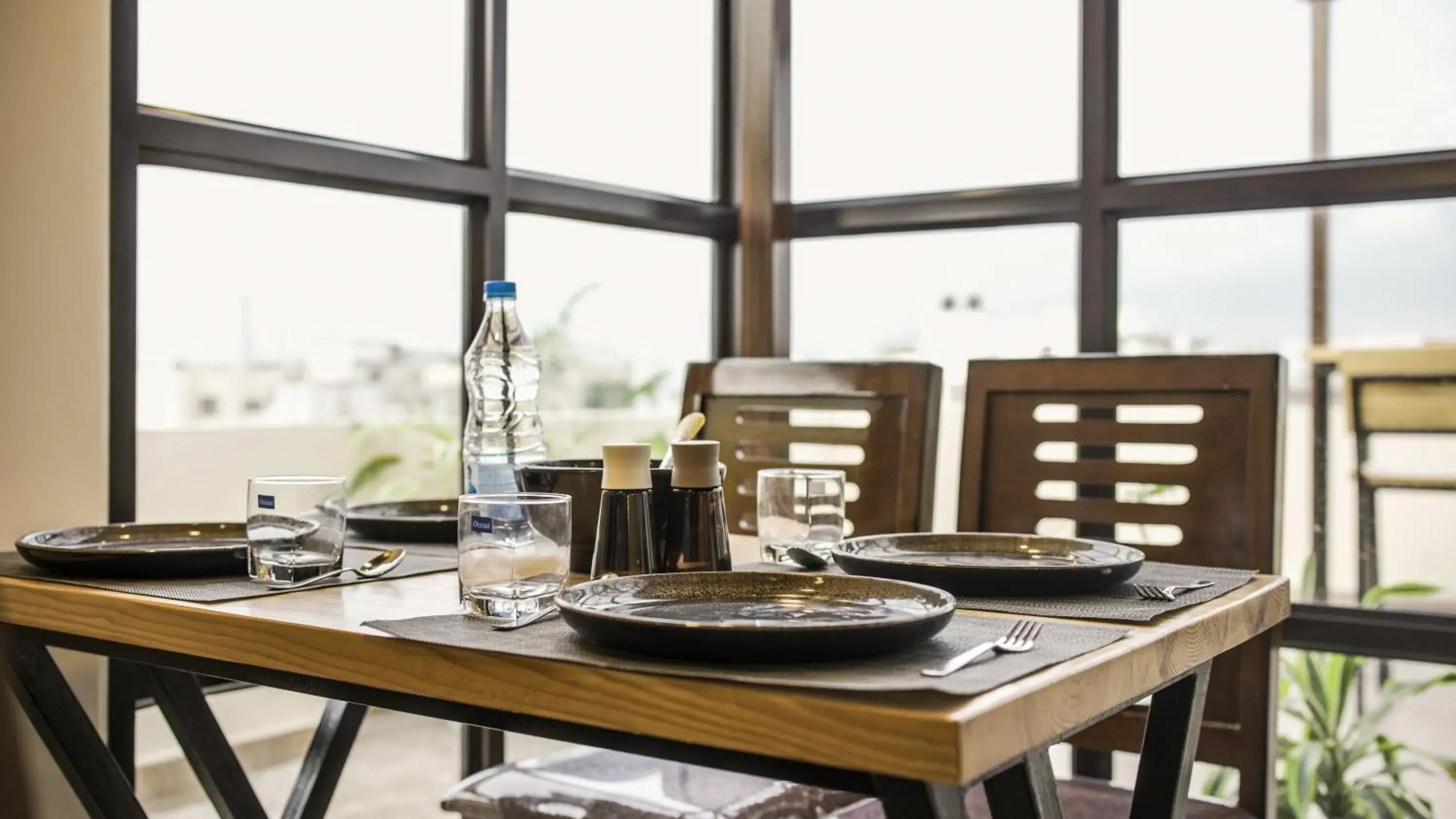 Restaurant/places to eat in Radhe Suites Restaurant/places to eat in Radhe Suites