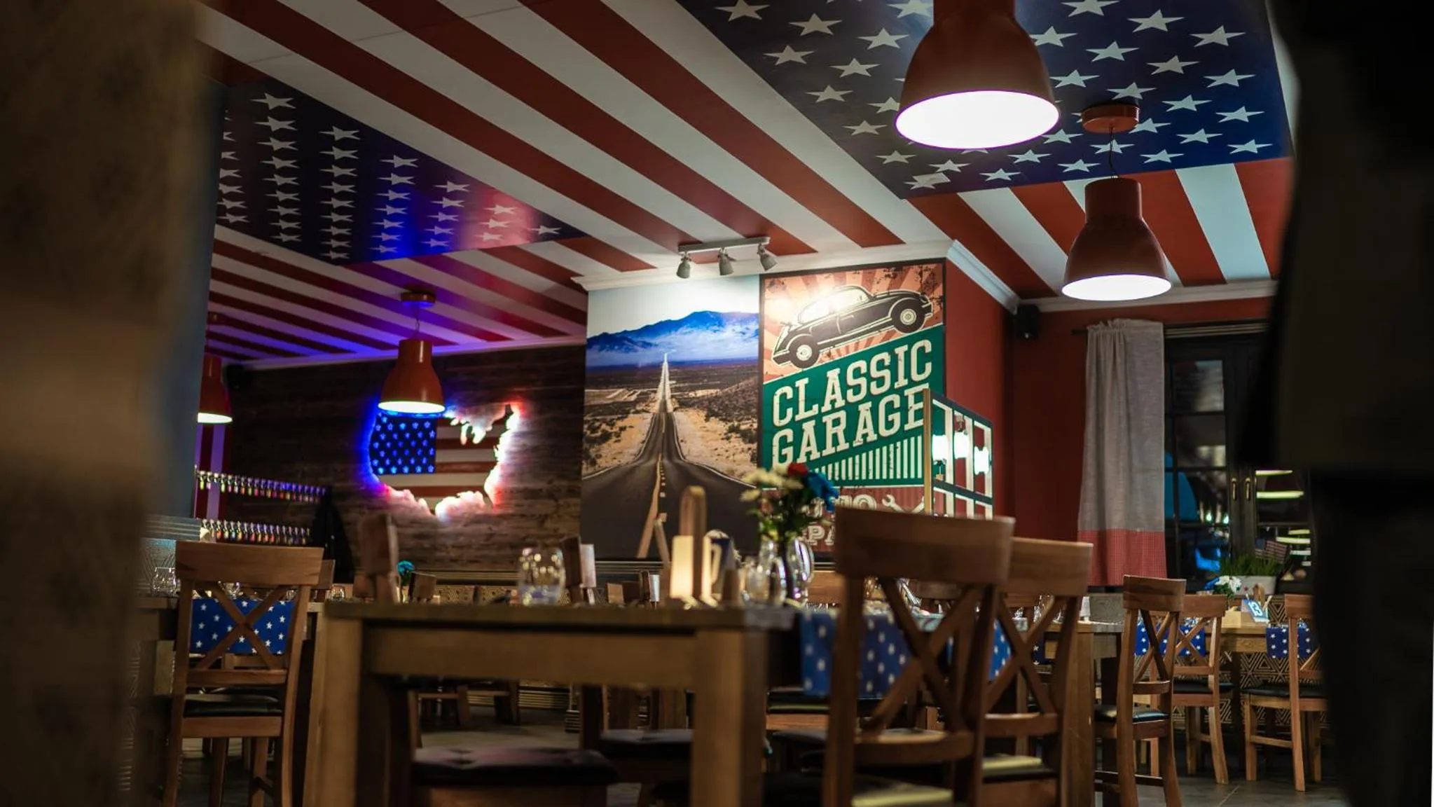 Restaurant/places to eat in Hotel Texas***