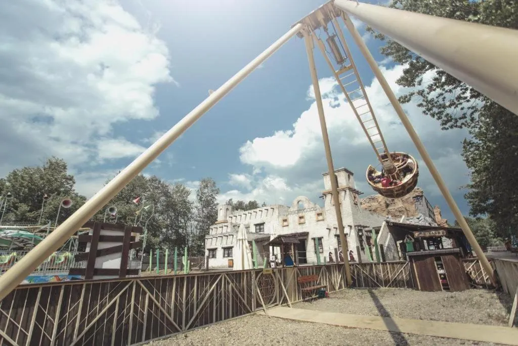 Entertainment in Hotel Texas***