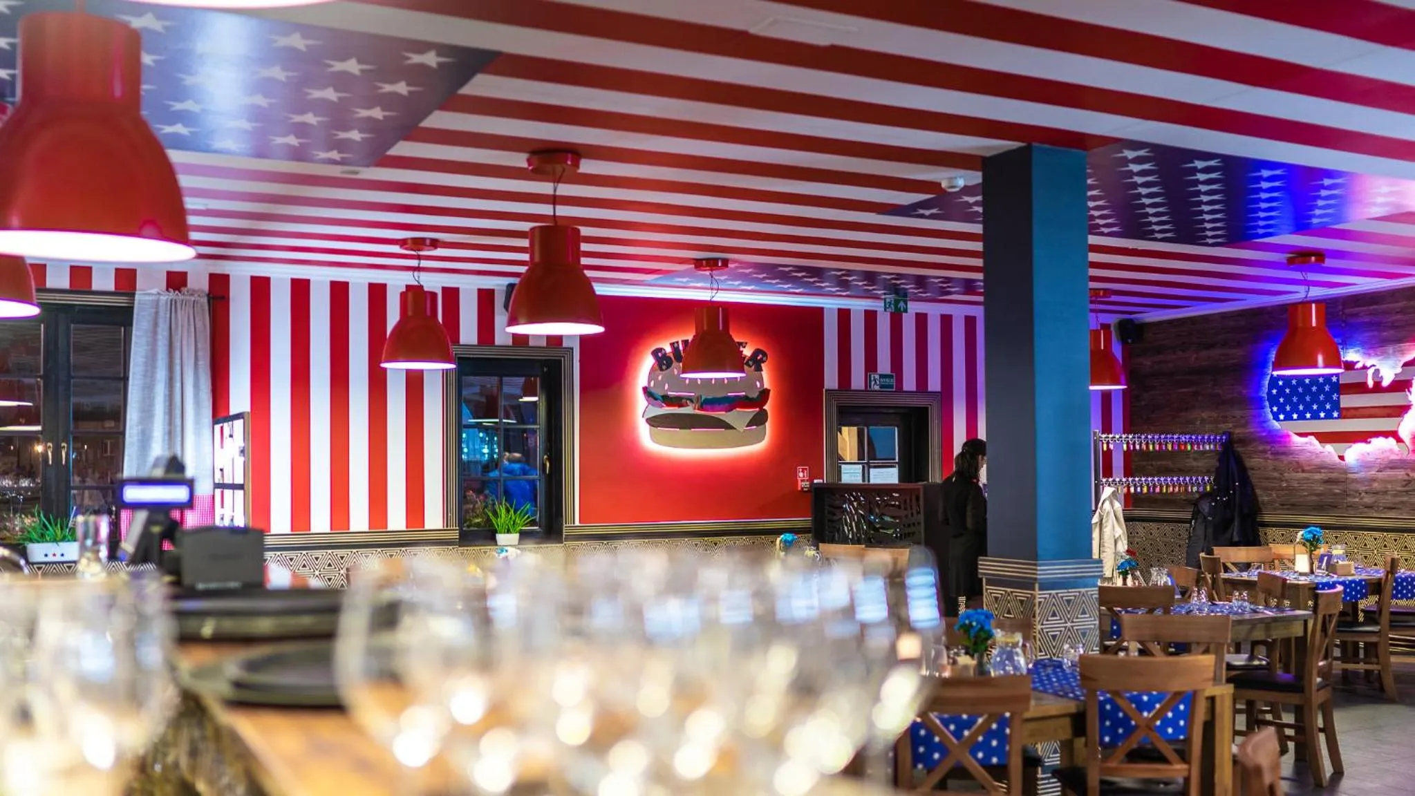 Restaurant/places to eat in Hotel Texas***