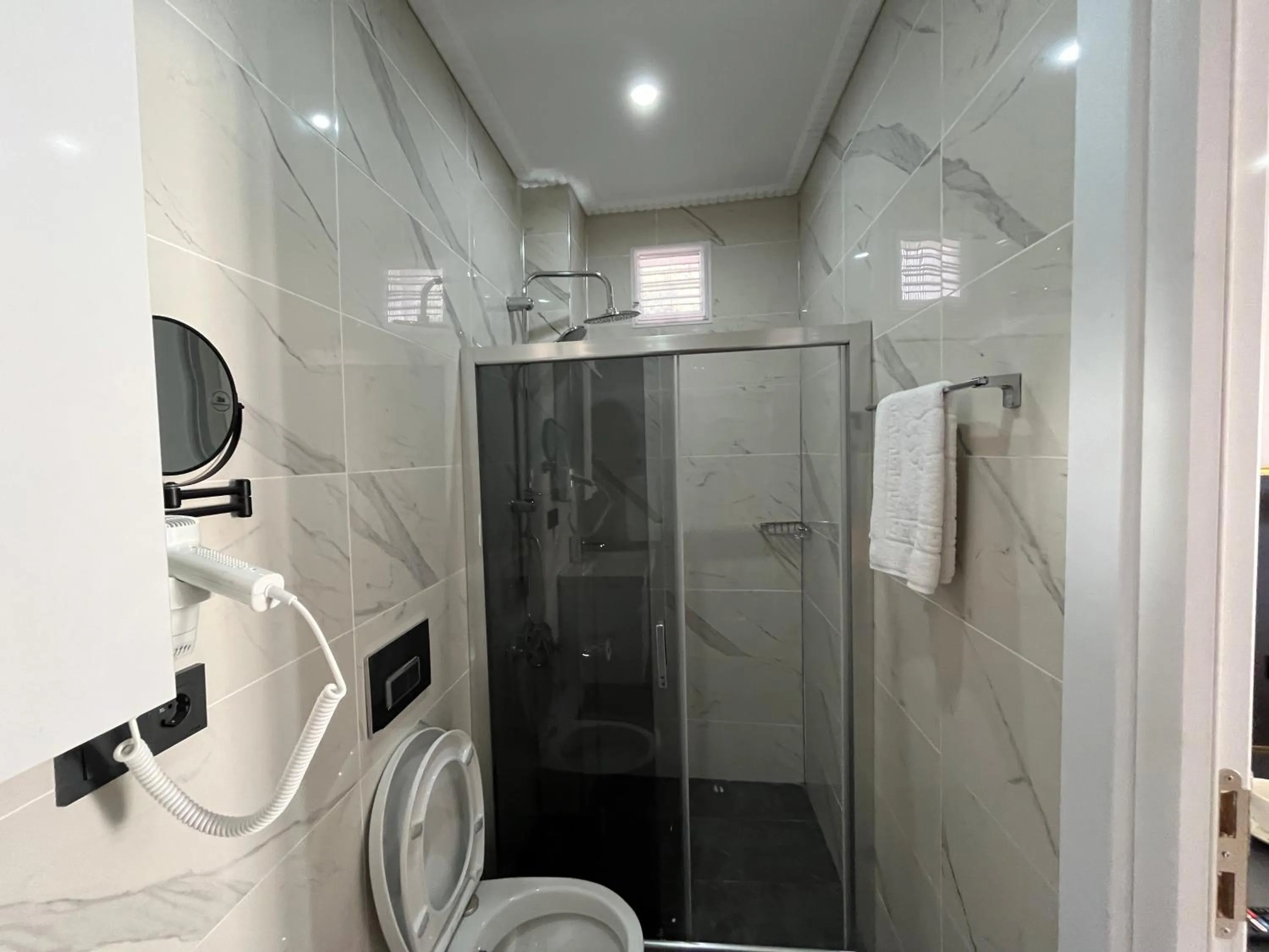 Shower in Lale Sultan Hotel