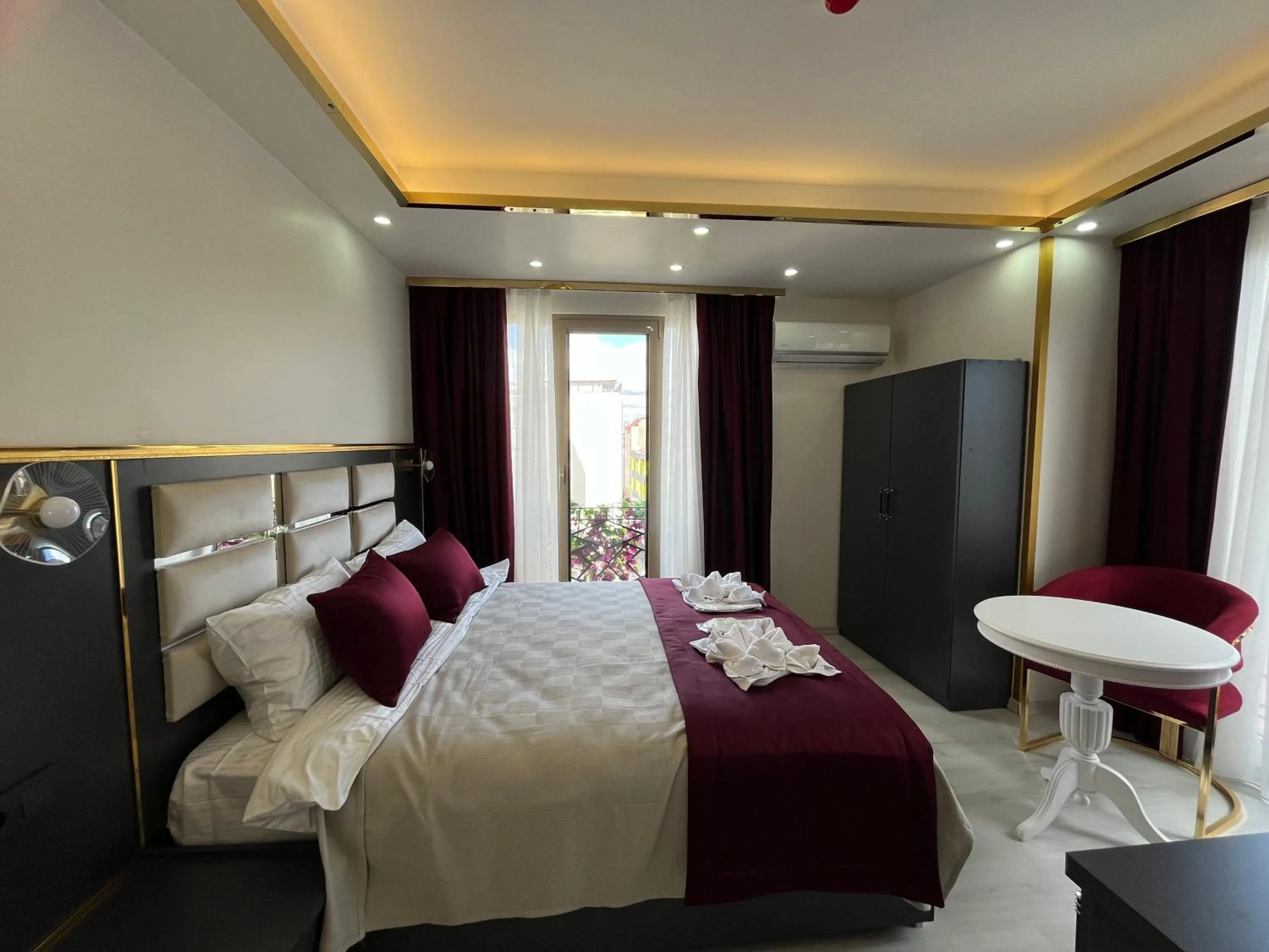 Bed in Lale Sultan Hotel