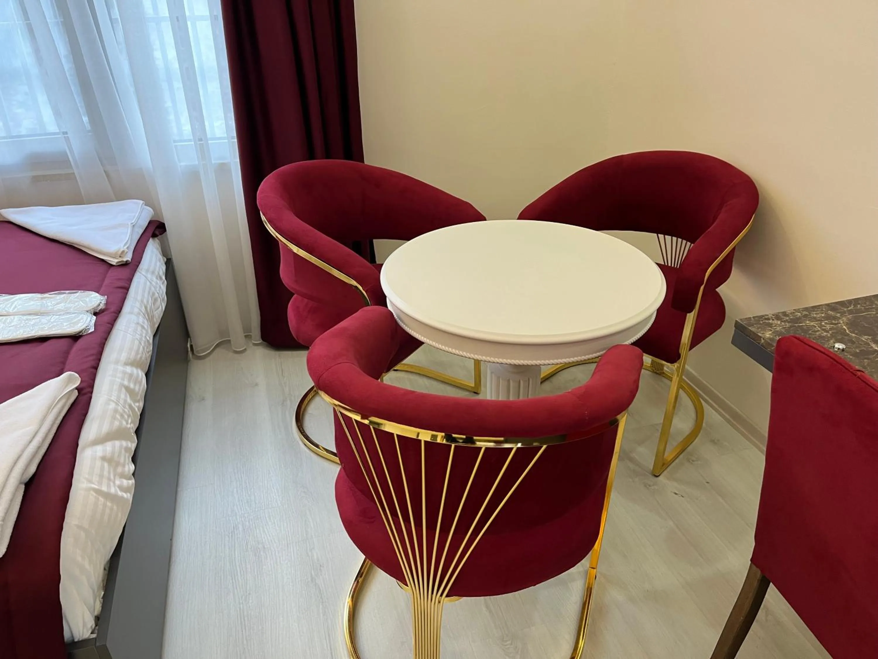 Seating area, Bed in Lale Sultan Hotel