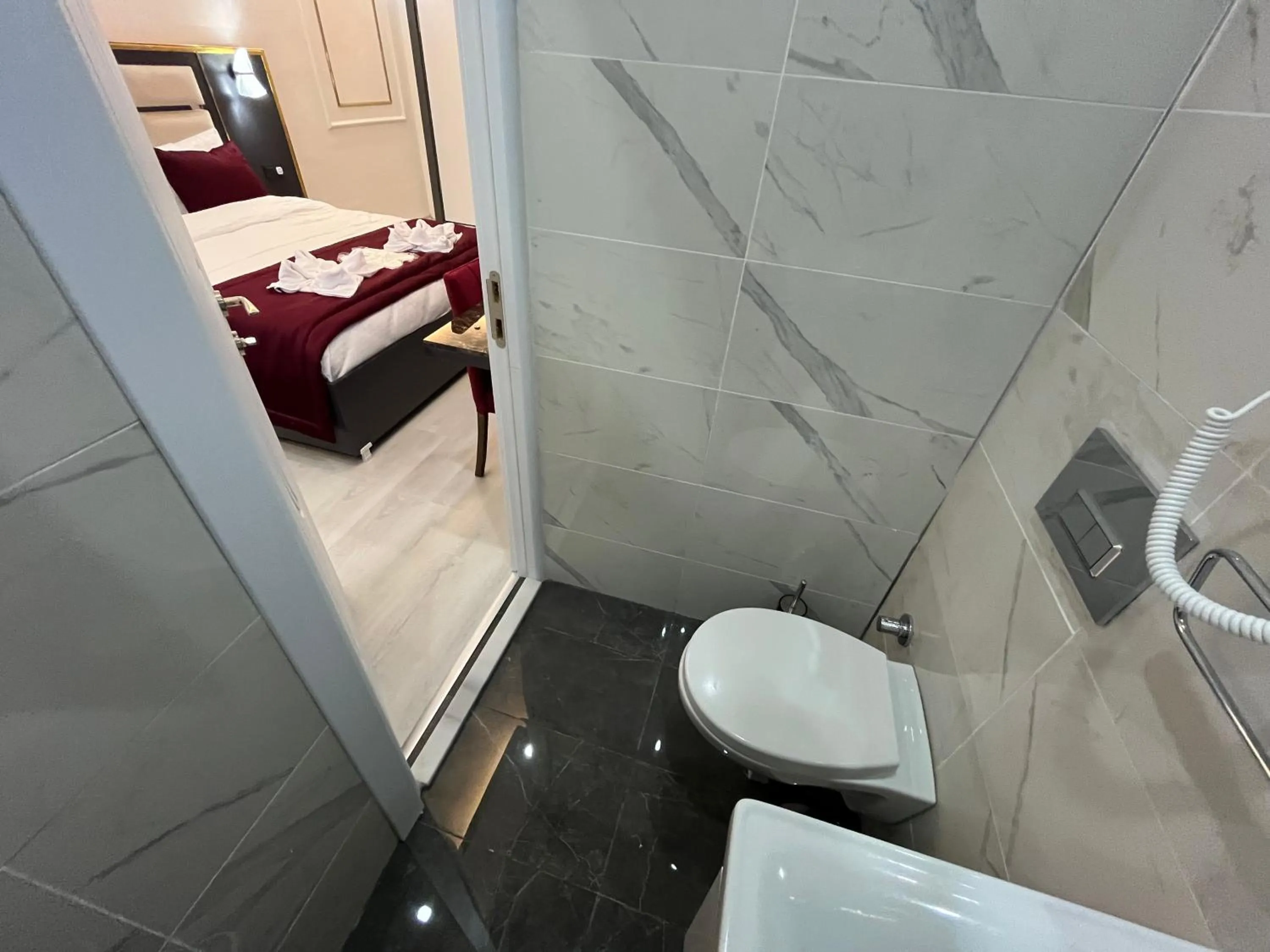 Toilet in Lale Sultan Hotel