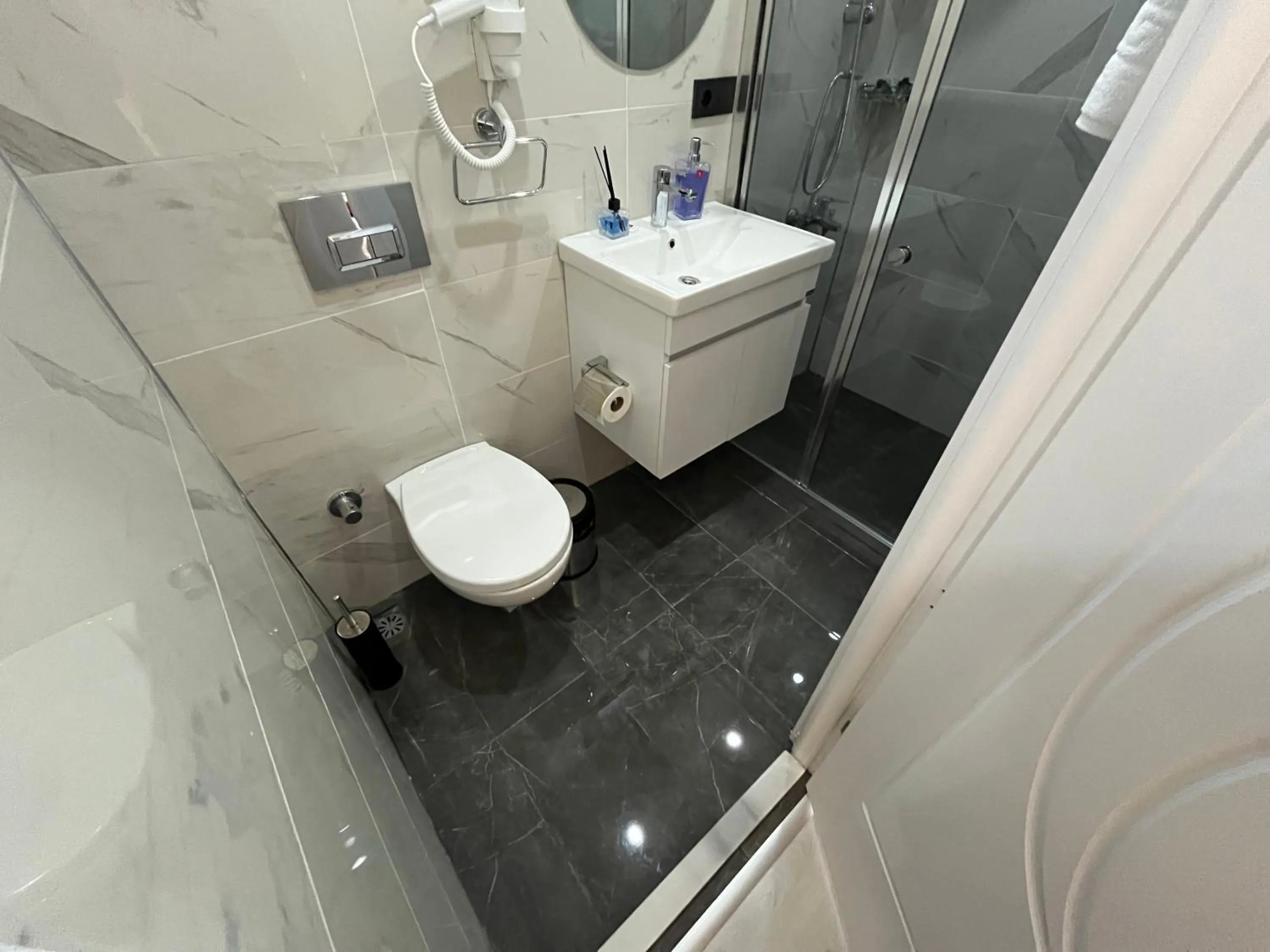 Shower in Lale Sultan Hotel