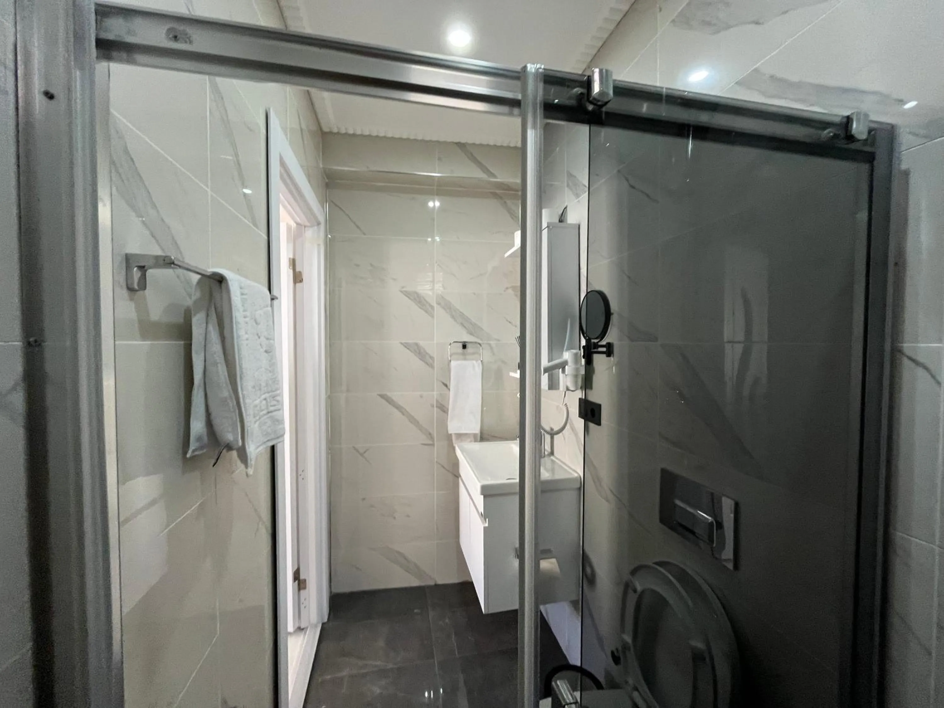 Shower in Lale Sultan Hotel