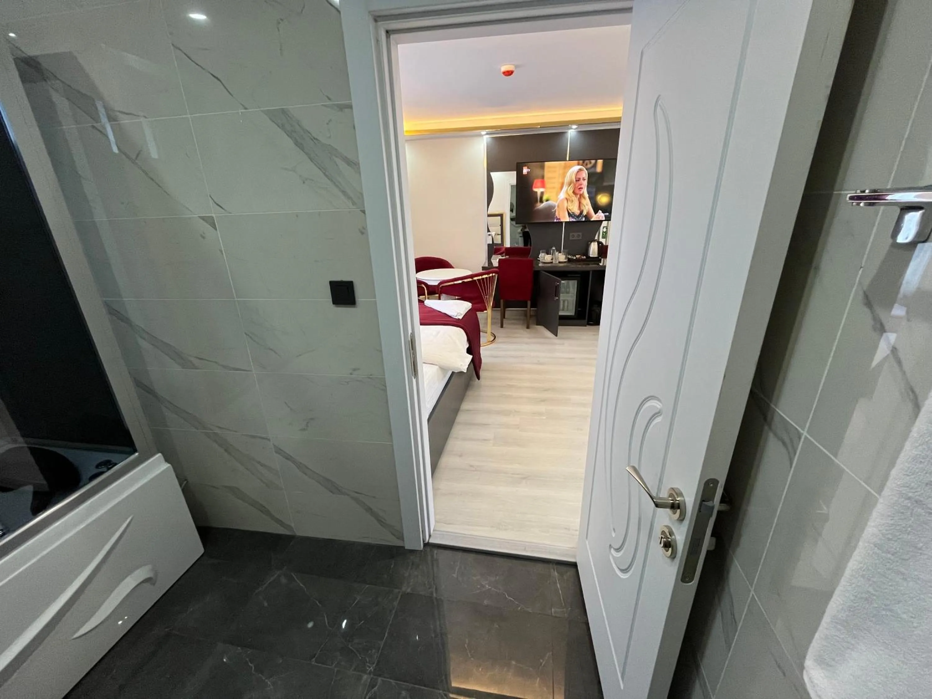 TV and multimedia, Bed in Lale Sultan Hotel