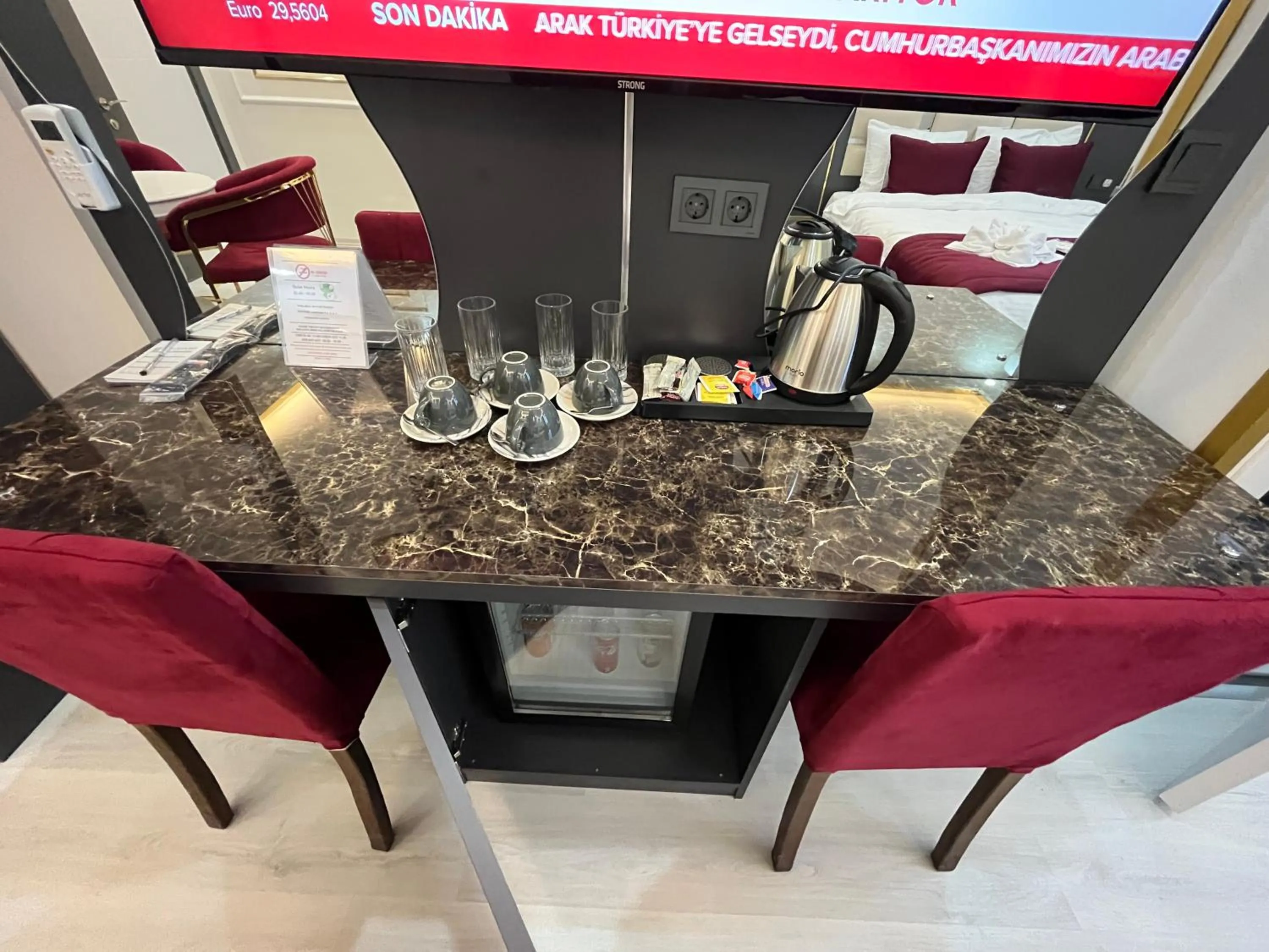 Coffee/tea facilities in Lale Sultan Hotel