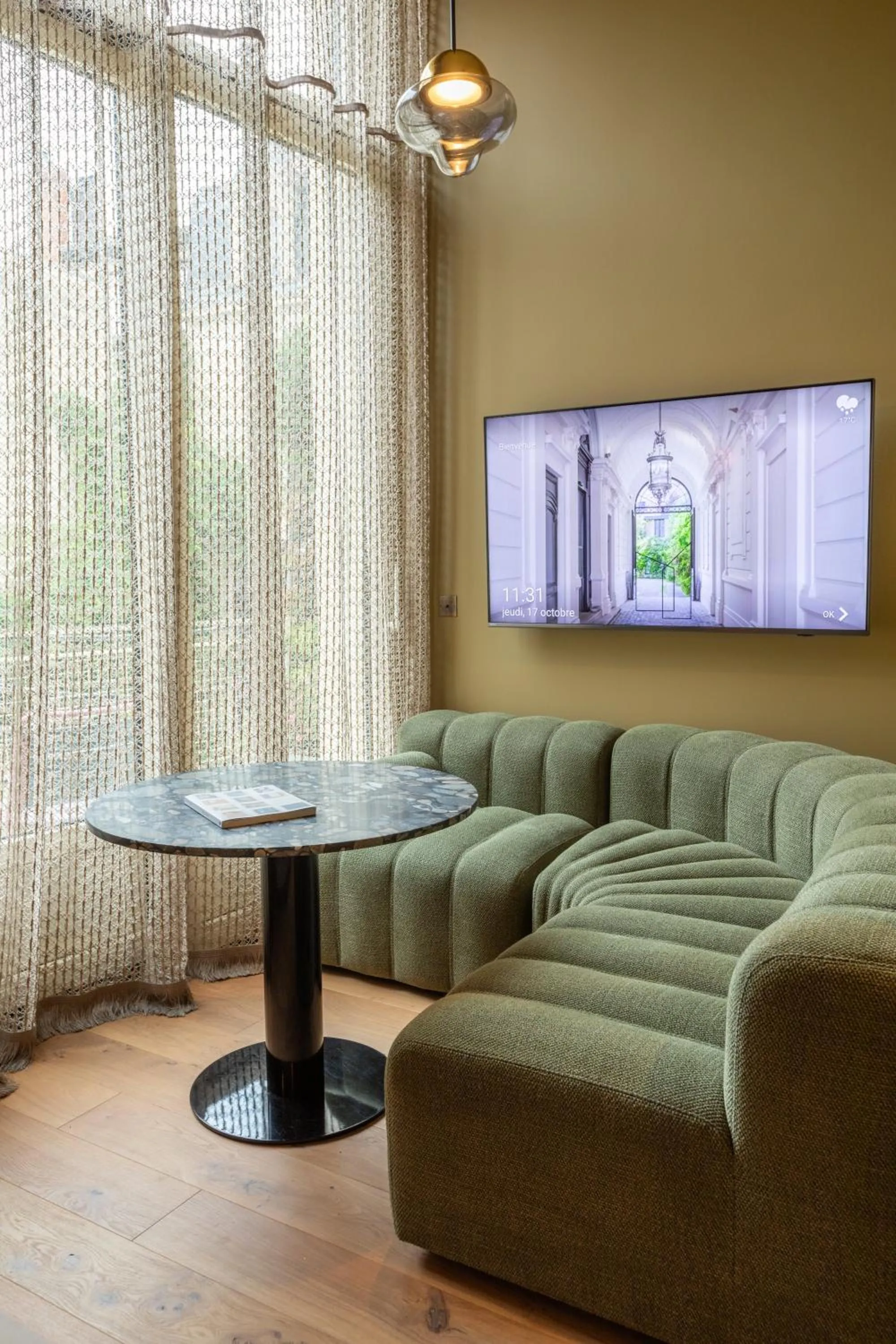 TV and multimedia in Yndo Hôtel