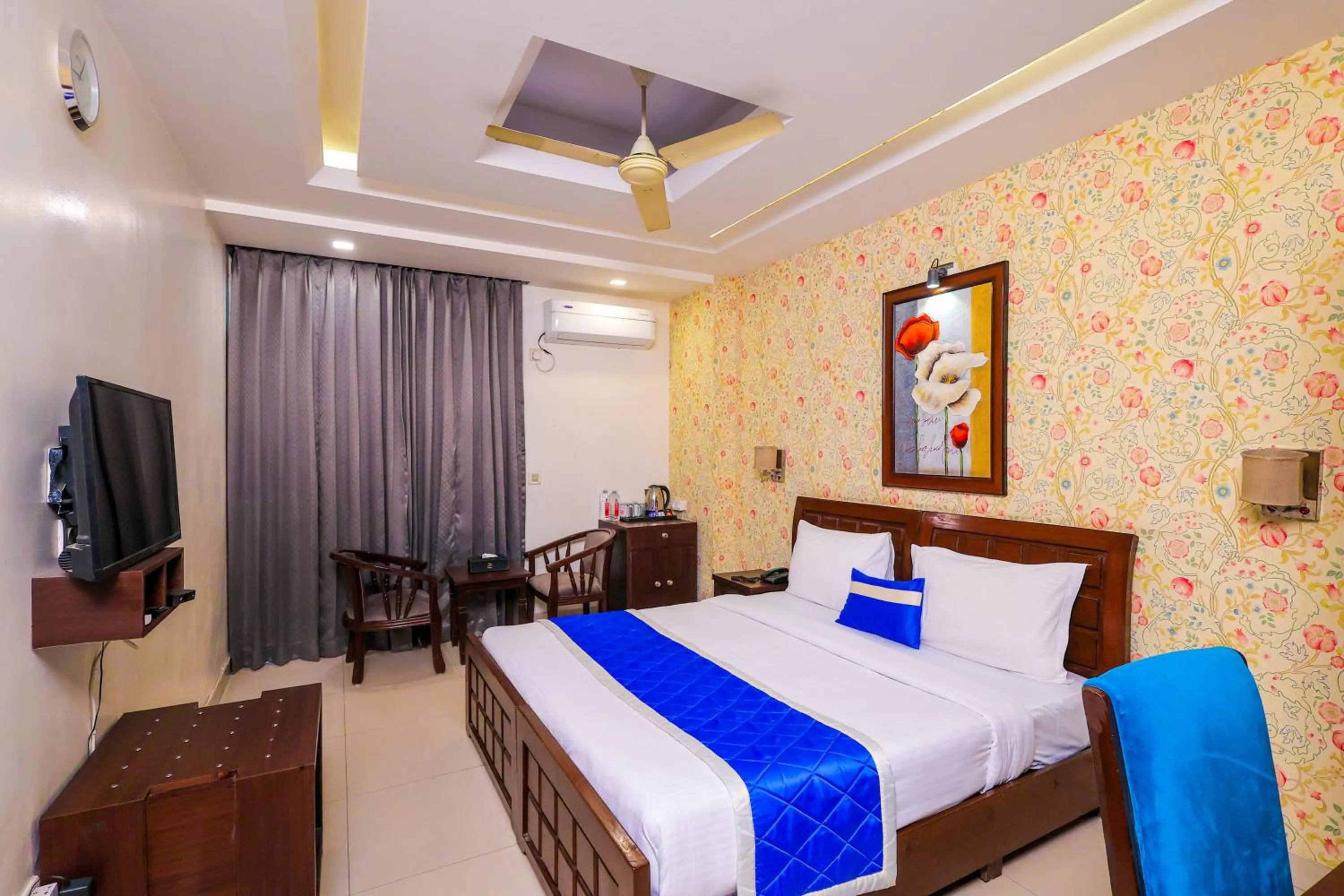 Bedroom, Bed in Nikko Blue - Boutique Hotel