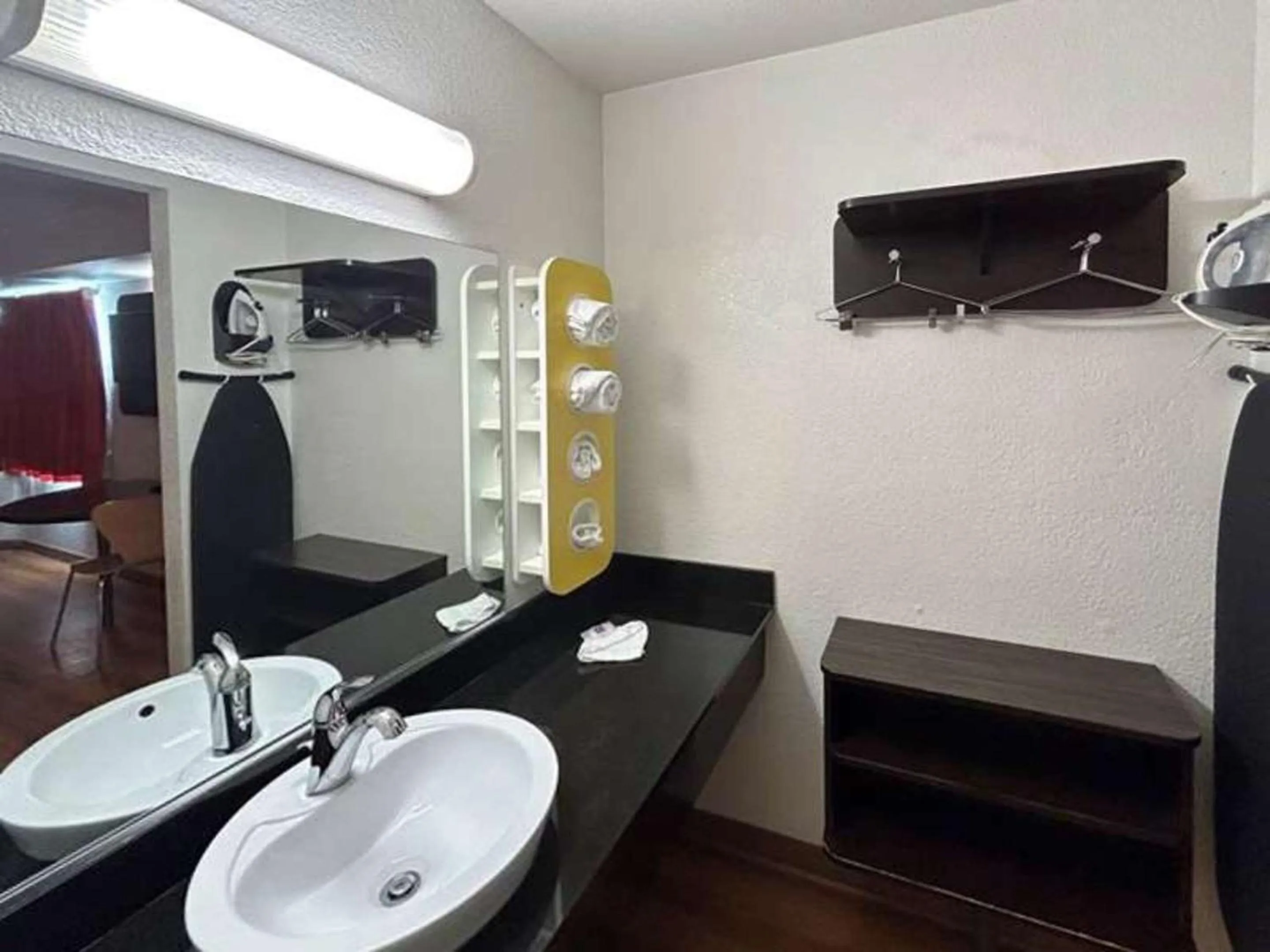 Bathroom in Studio 6 Suites - Riverside, CA South