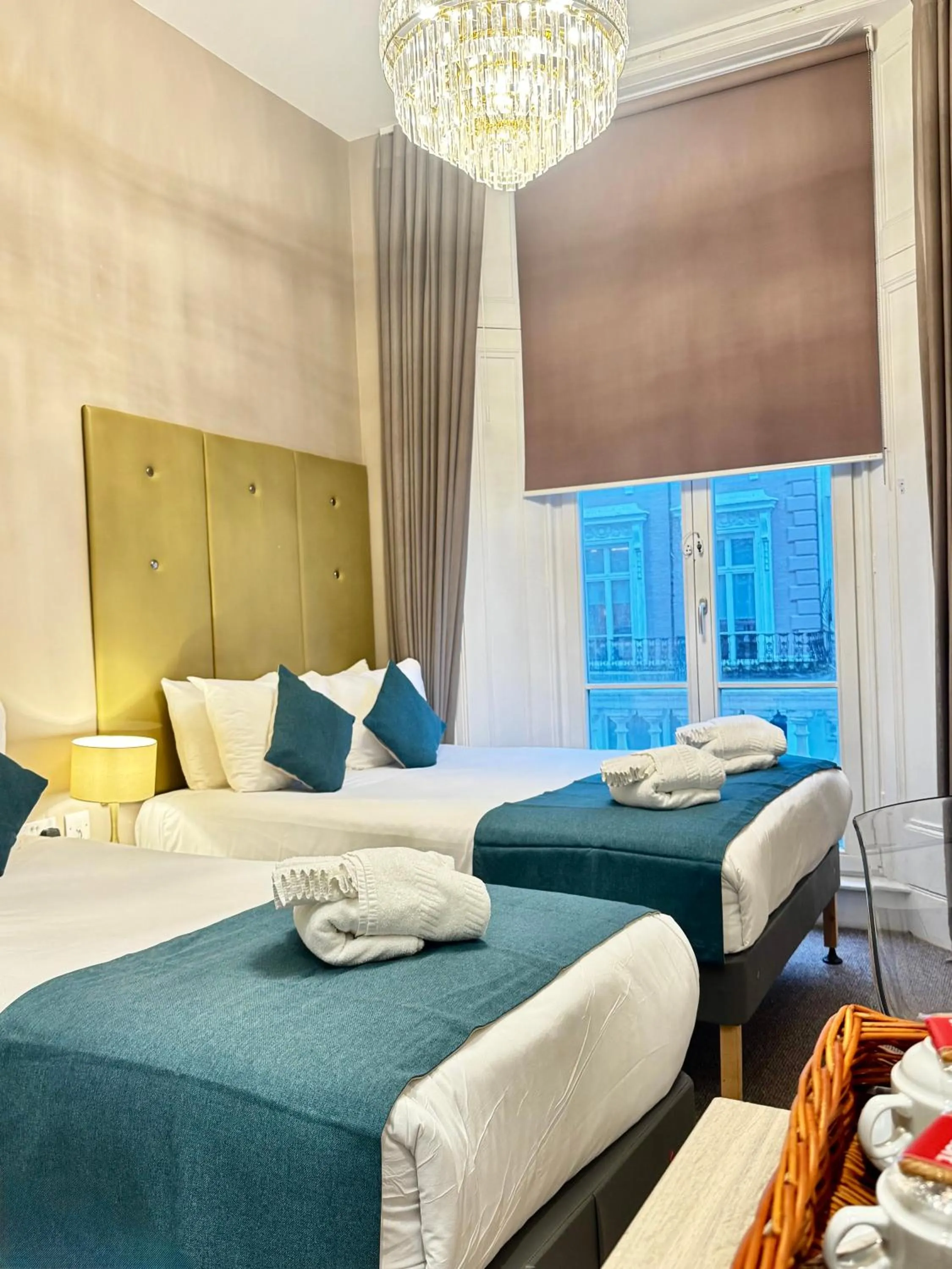 Bed in Queens Park Premier London Hyde Park