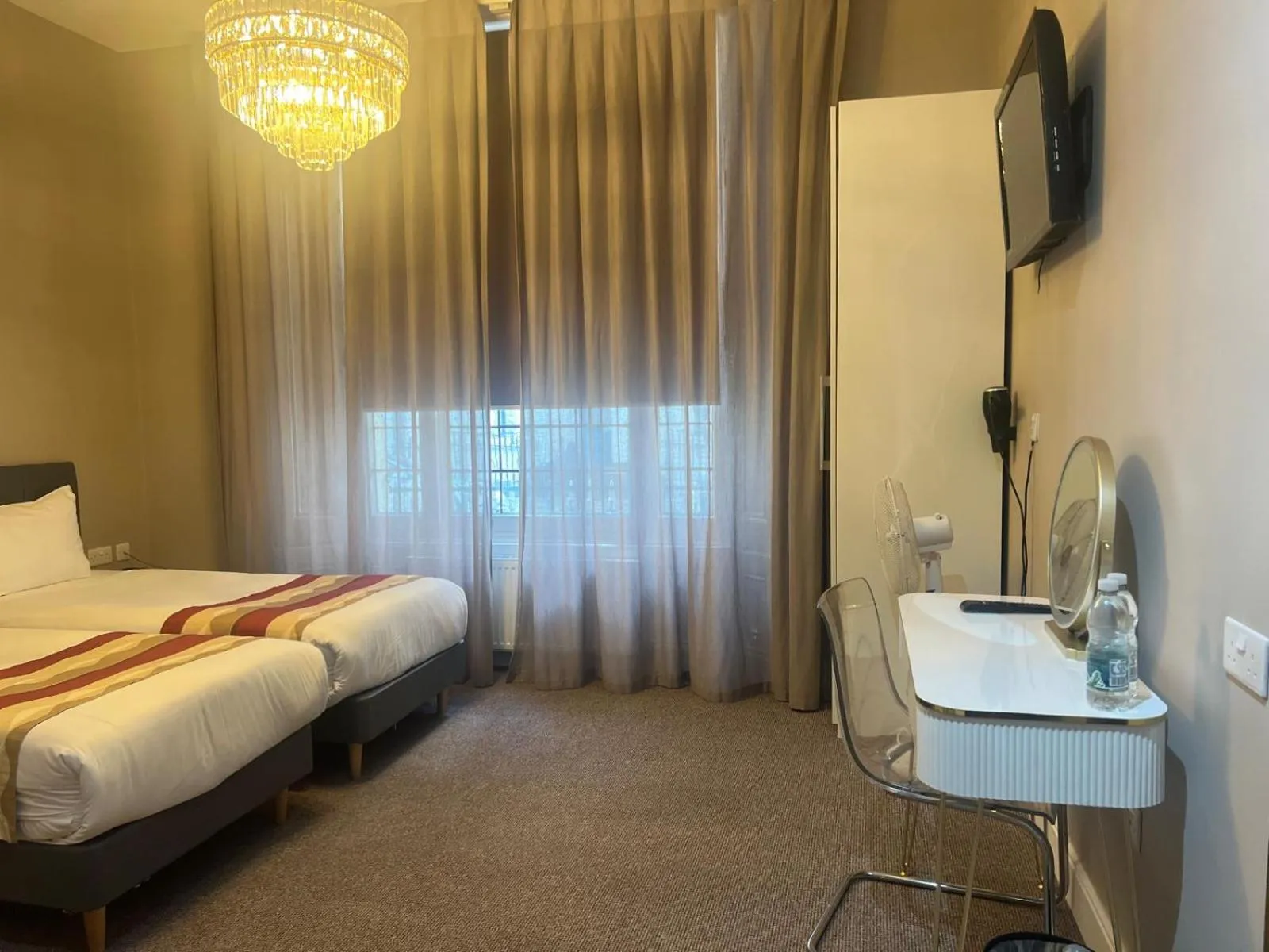 Bed in Queens Park Premier London Hyde Park