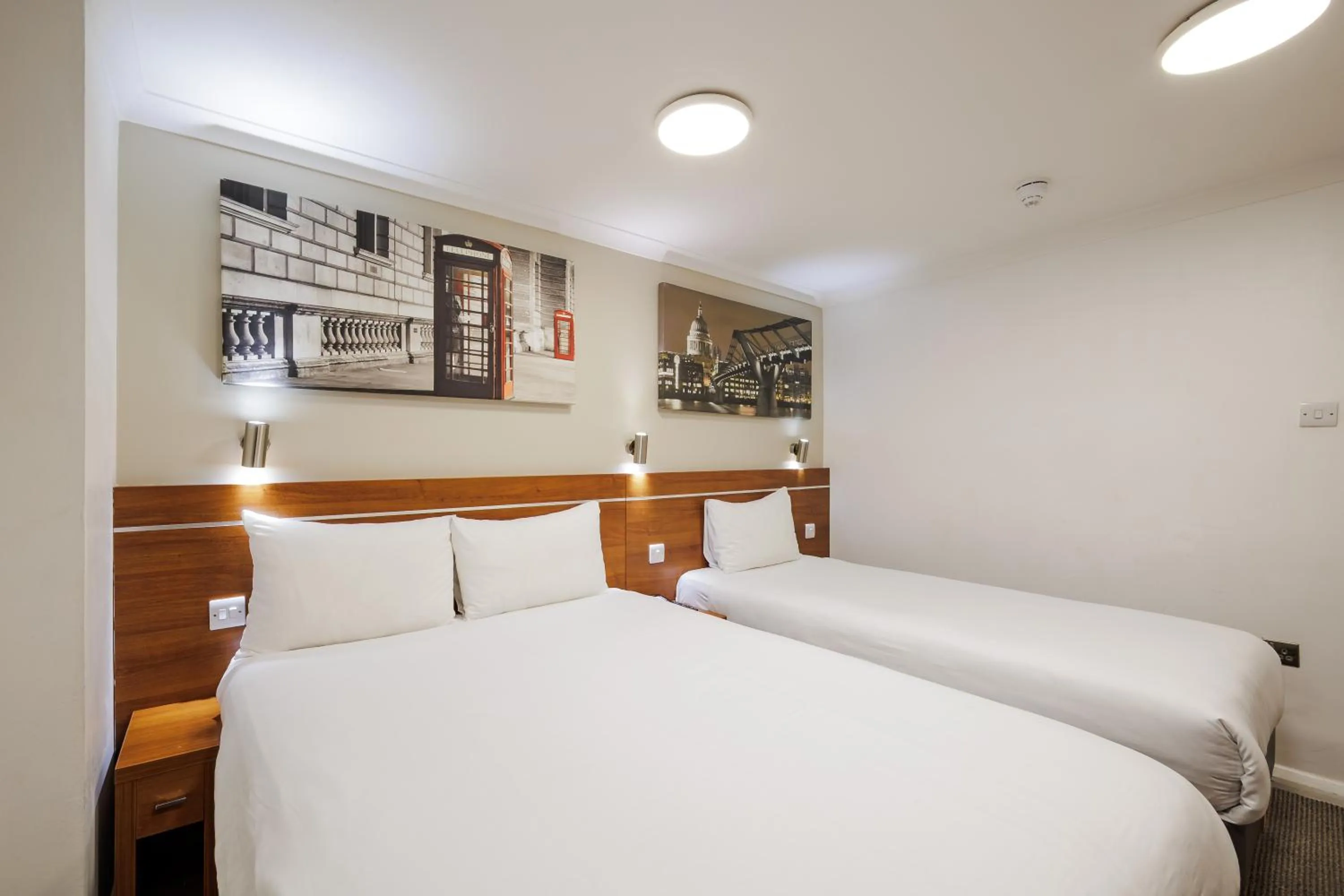 Bed in Queens Park Premier London Hyde Park