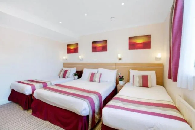 Bedroom, Bed in Queens Park Premier London Hyde Park