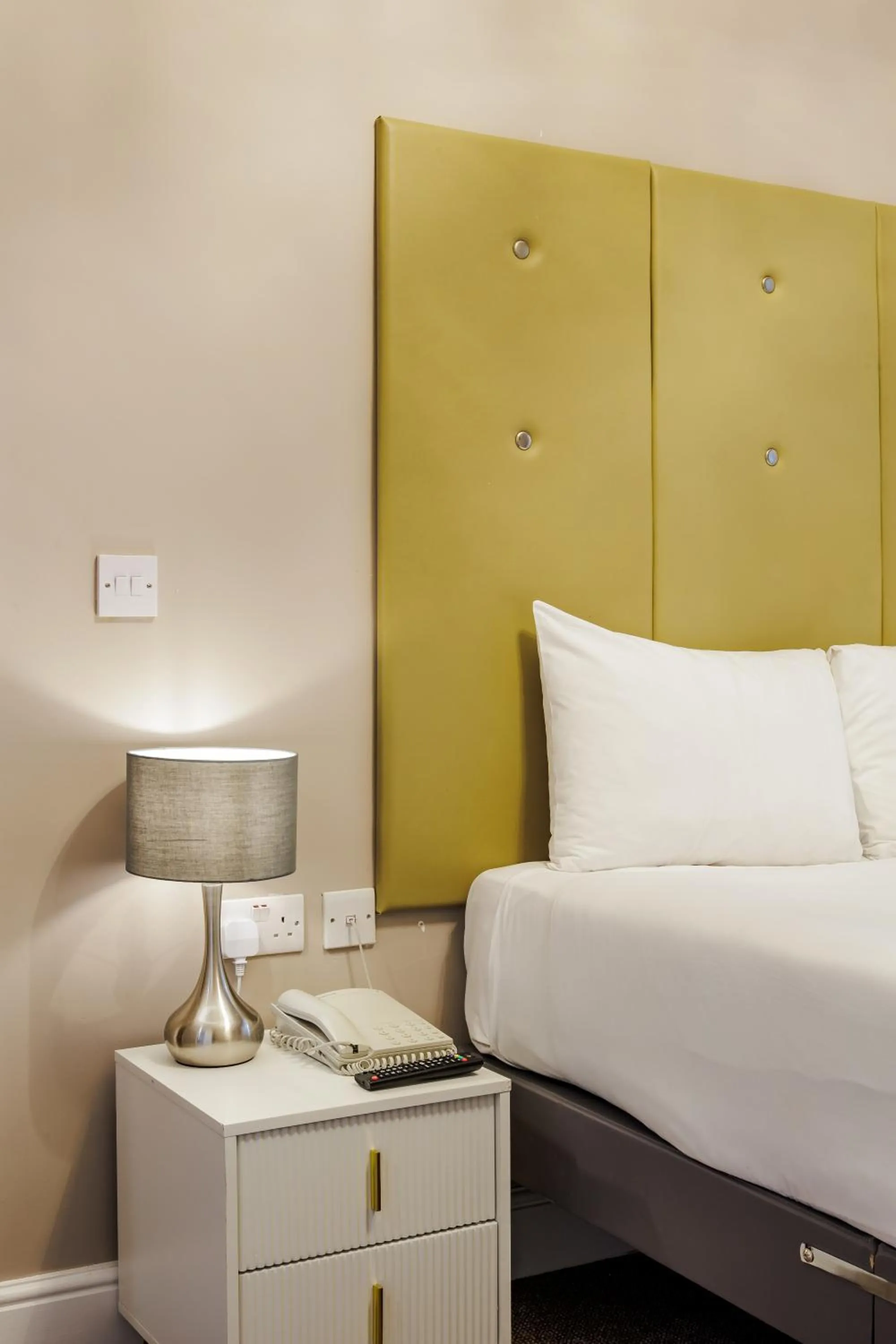 Bed in Queens Park Premier London Hyde Park