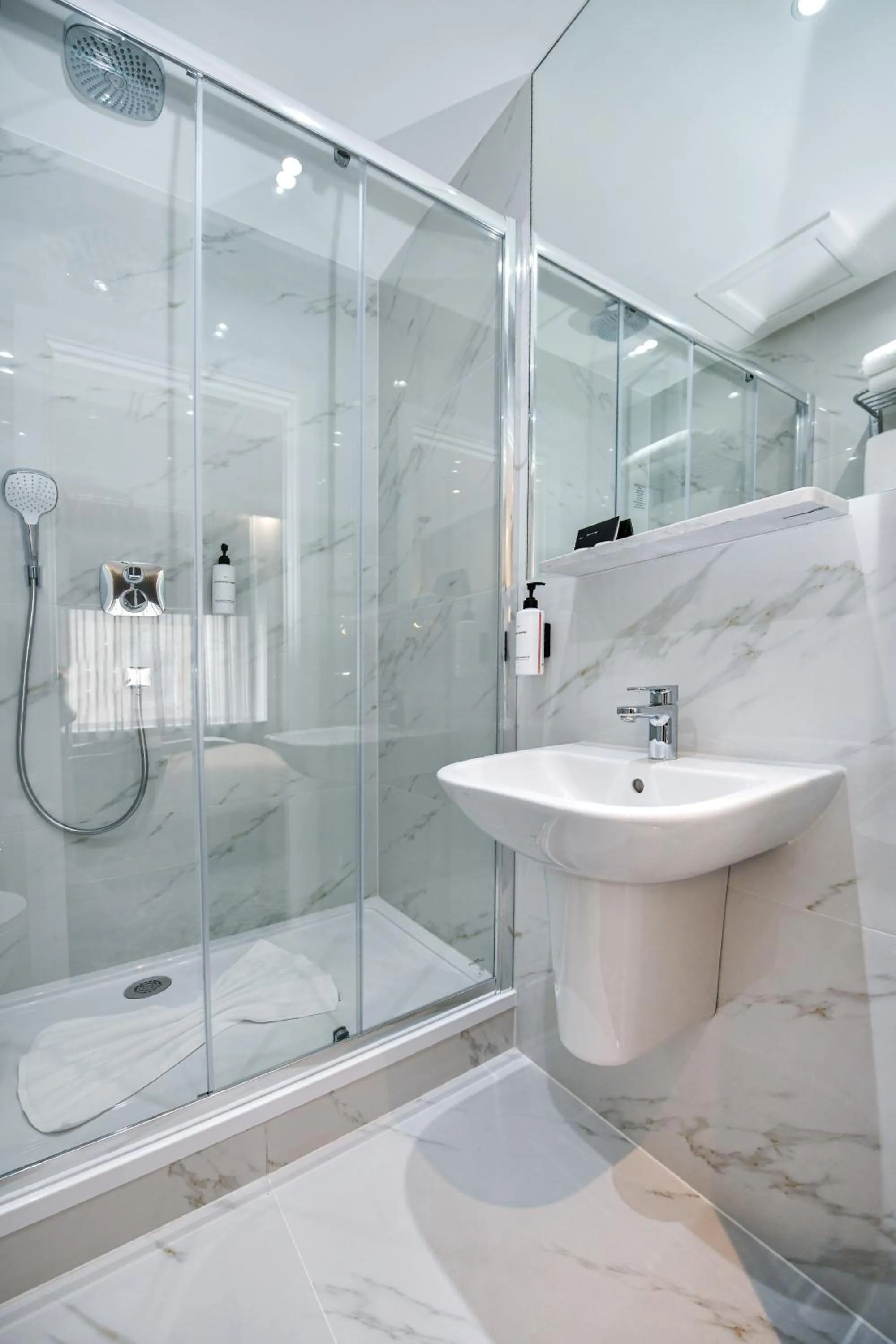 Bathroom in Queens Park Premier London Hyde Park