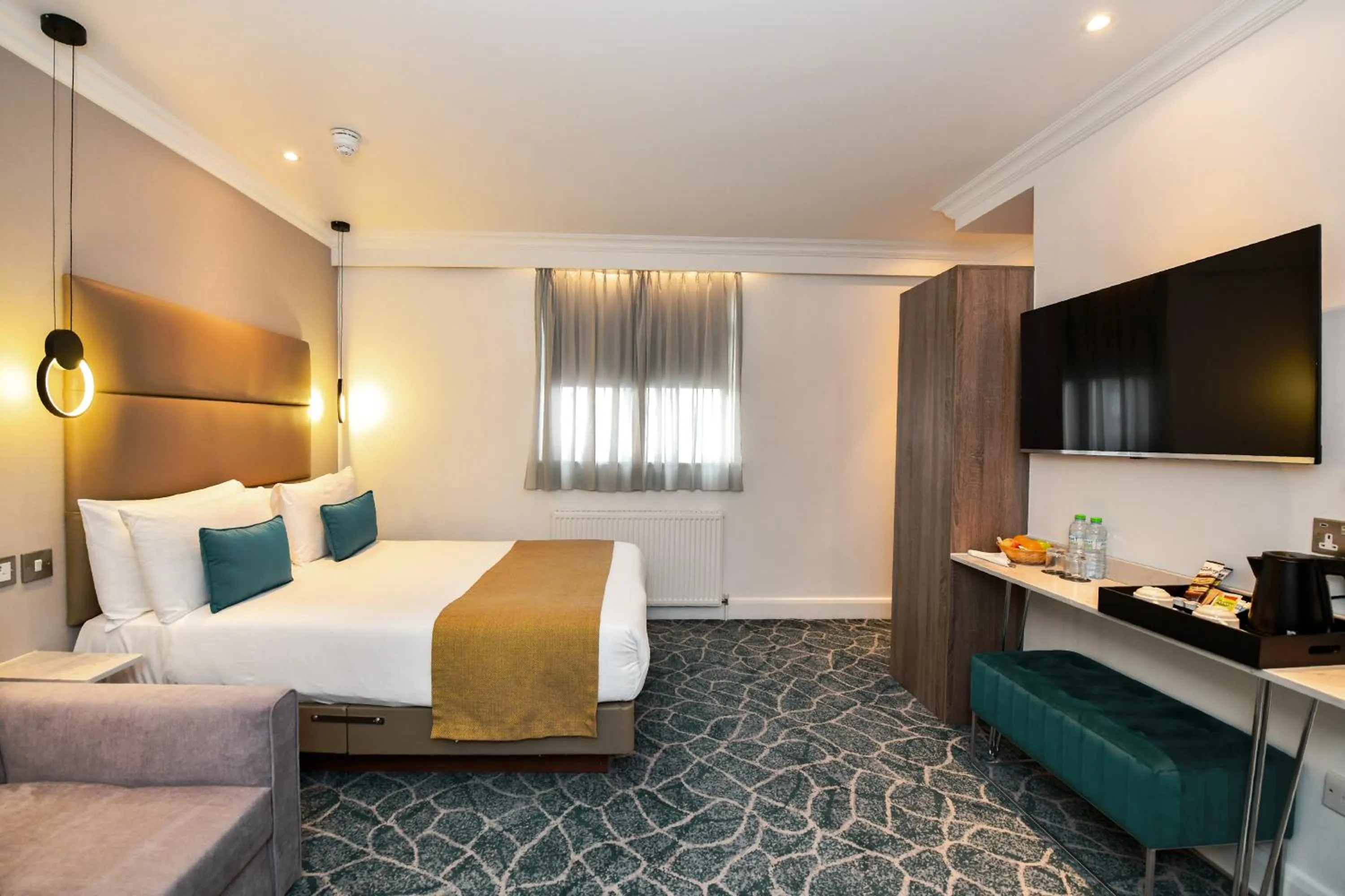 Bed in Queens Park Premier London Hyde Park