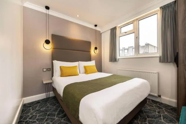 Bedroom, Bed in Queens Park Premier London Hyde Park