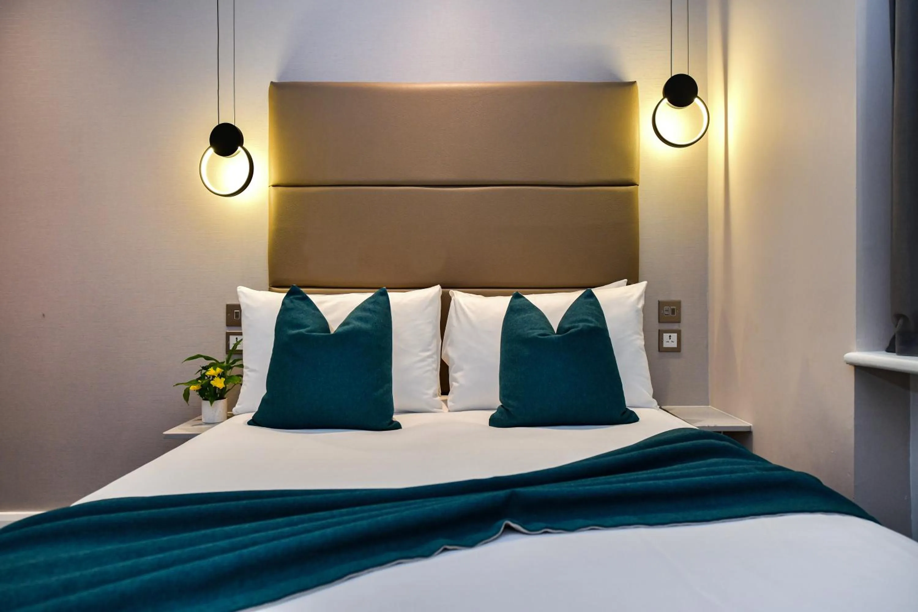 Bed in Queens Park Premier London Hyde Park