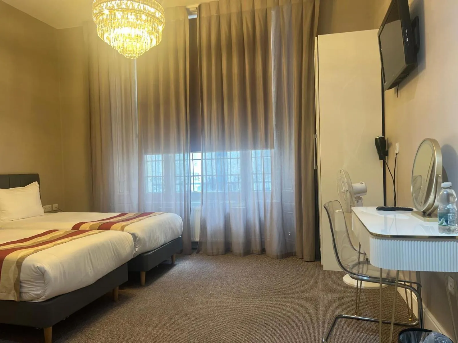 Bed in Queens Park Premier London Hyde Park