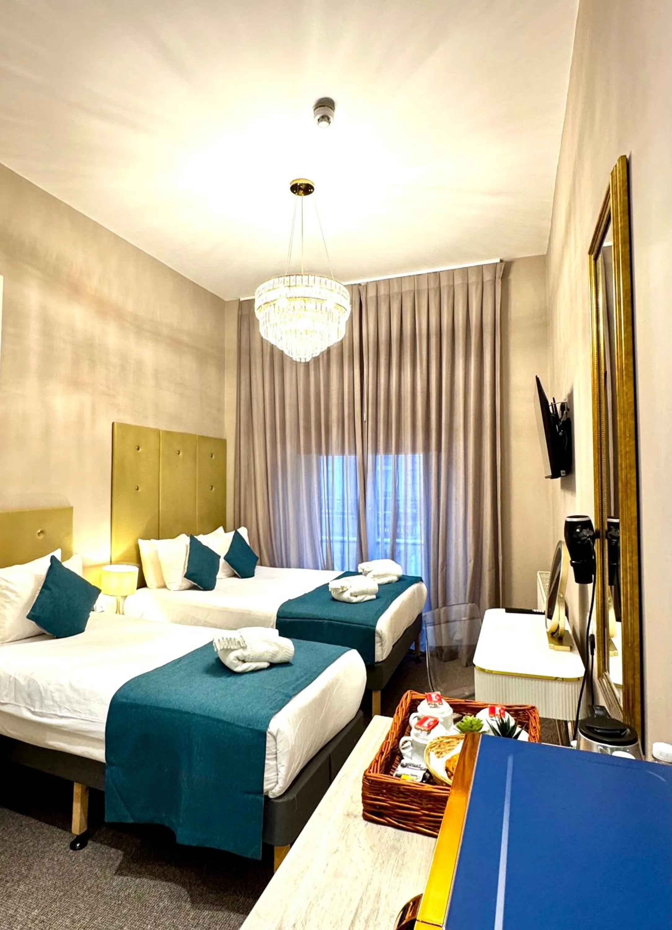 Bed in Queens Park Premier London Hyde Park