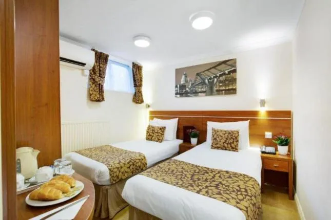 Bedroom, Bed in Queens Park Premier London Hyde Park