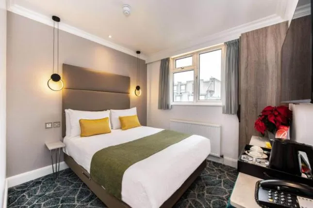 Bedroom, Bed in Queens Park Premier London Hyde Park