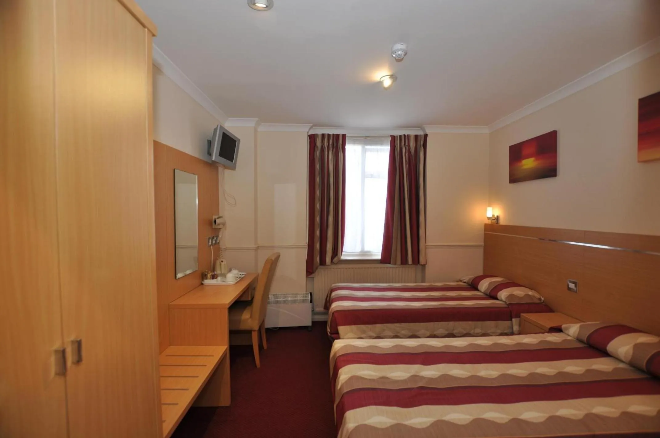 Bed in Queens Park Premier London Hyde Park