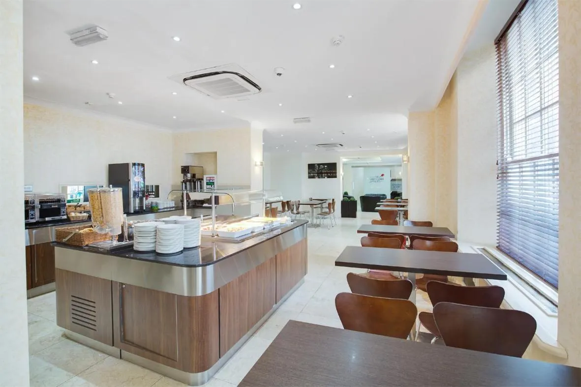 Breakfast in Queens Park Premier London Hyde Park