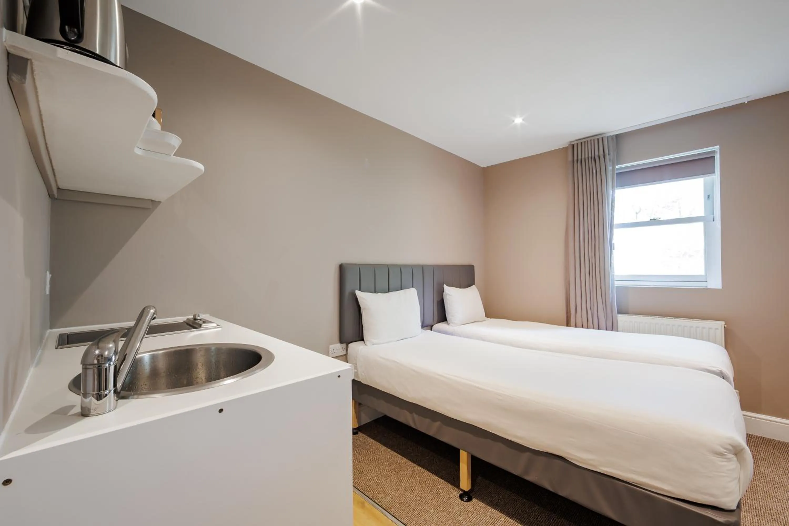 Bed in Queens Park Premier London Hyde Park