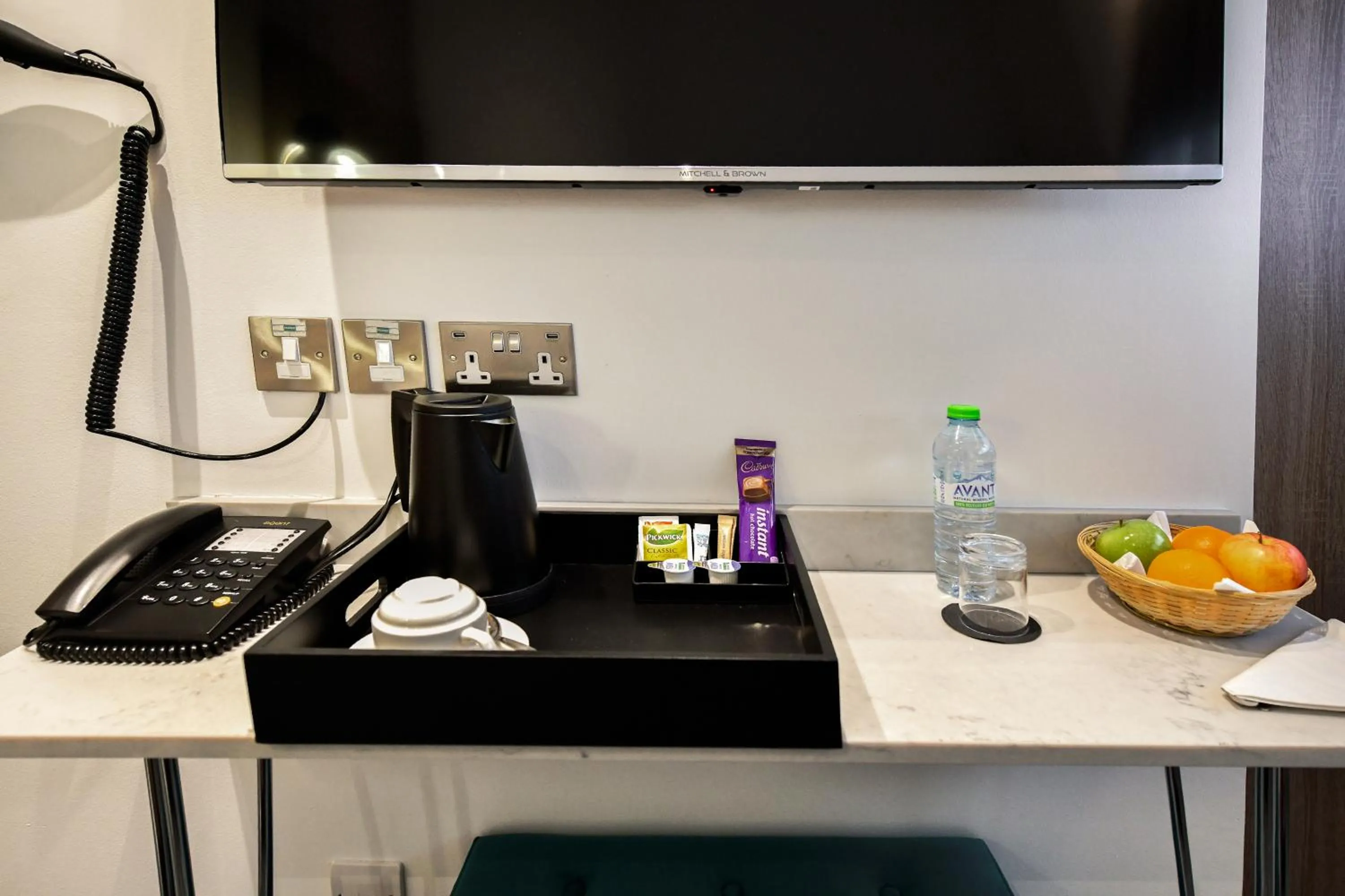 Coffee/tea facilities in Queens Park Premier London Hyde Park