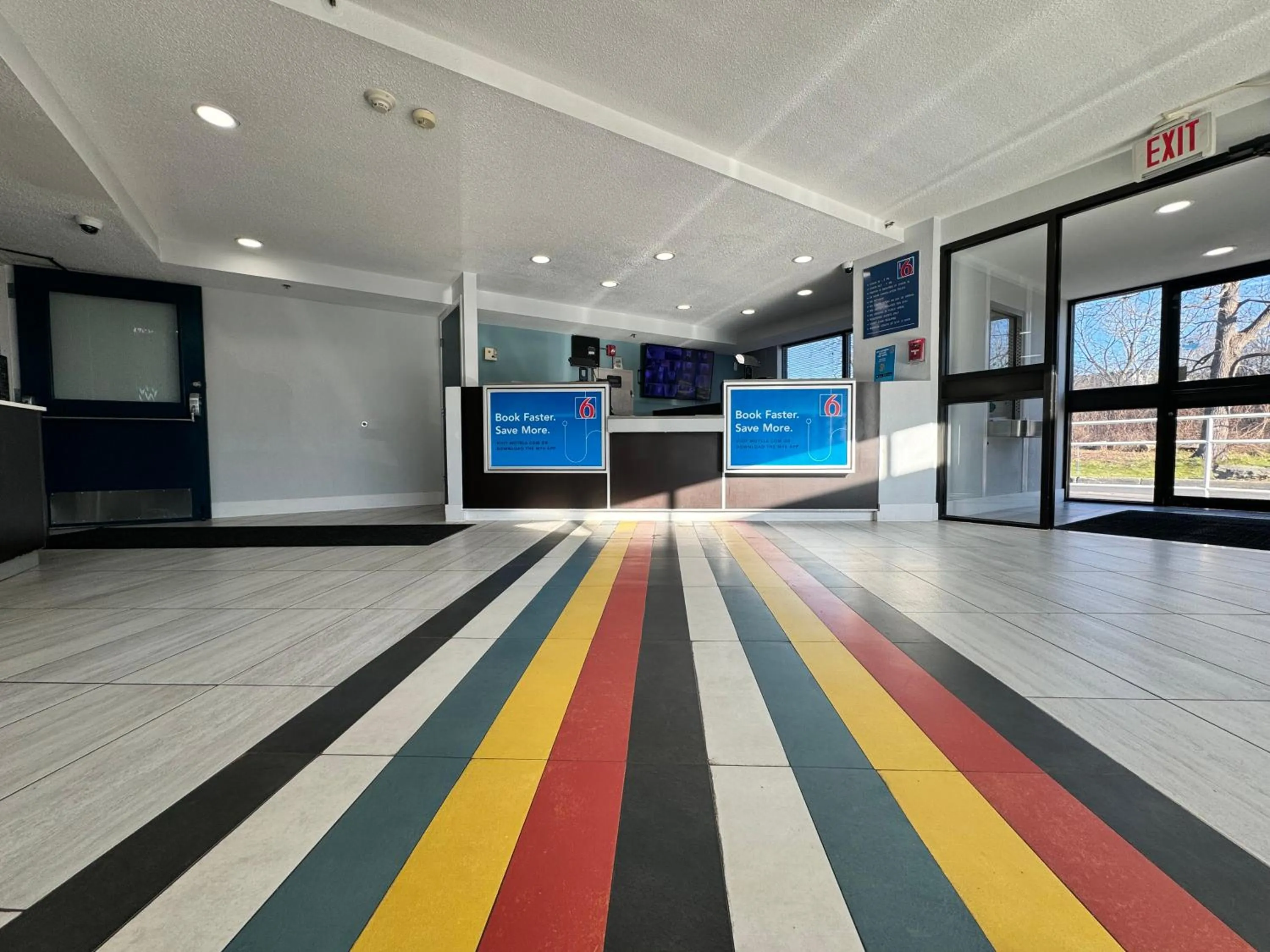 Lobby or reception in Studio 6 Suites East Syracuse Airport