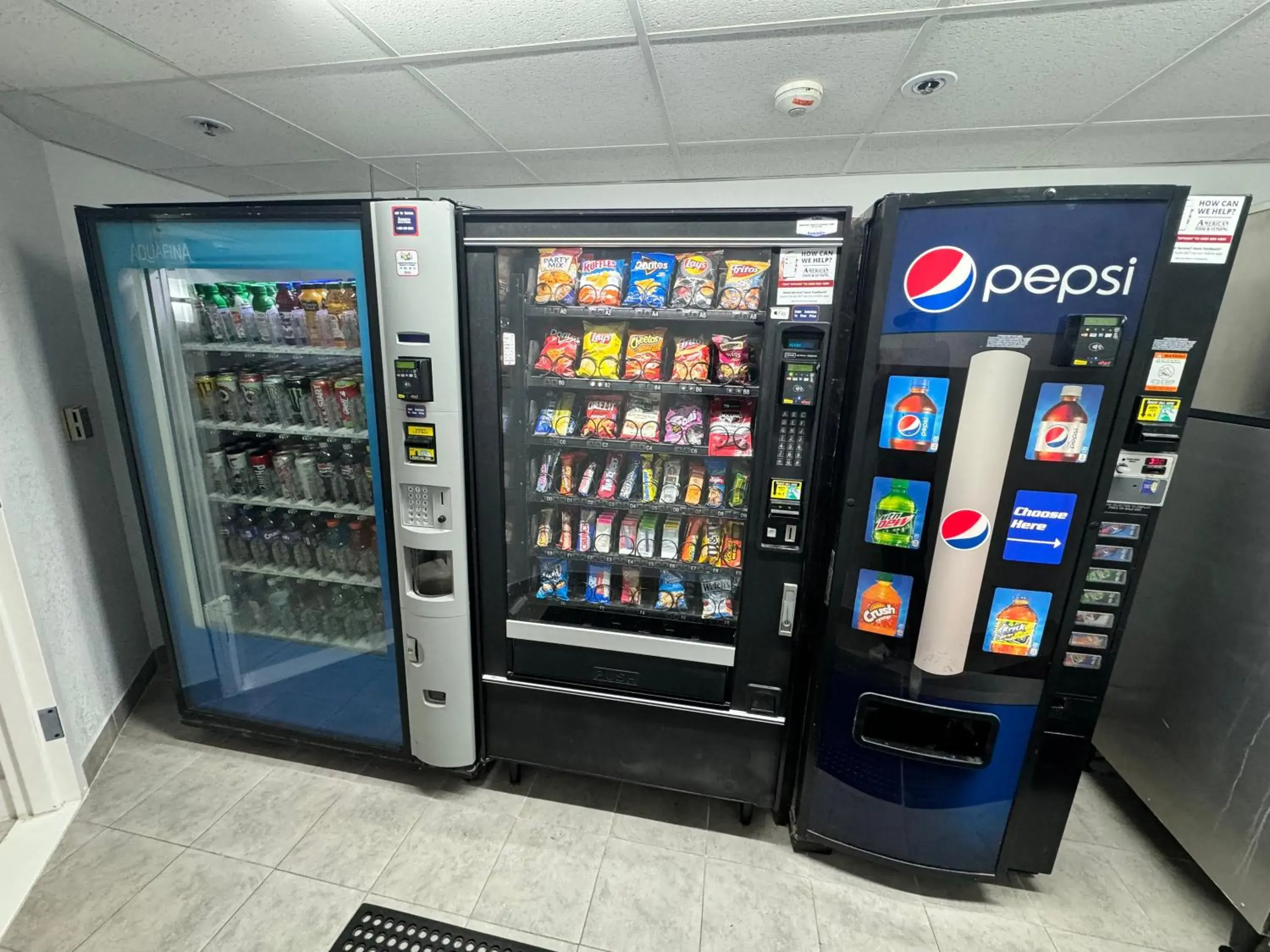 vending machine, Supermarket/Shops in Studio 6 Suites East Syracuse NY Airport