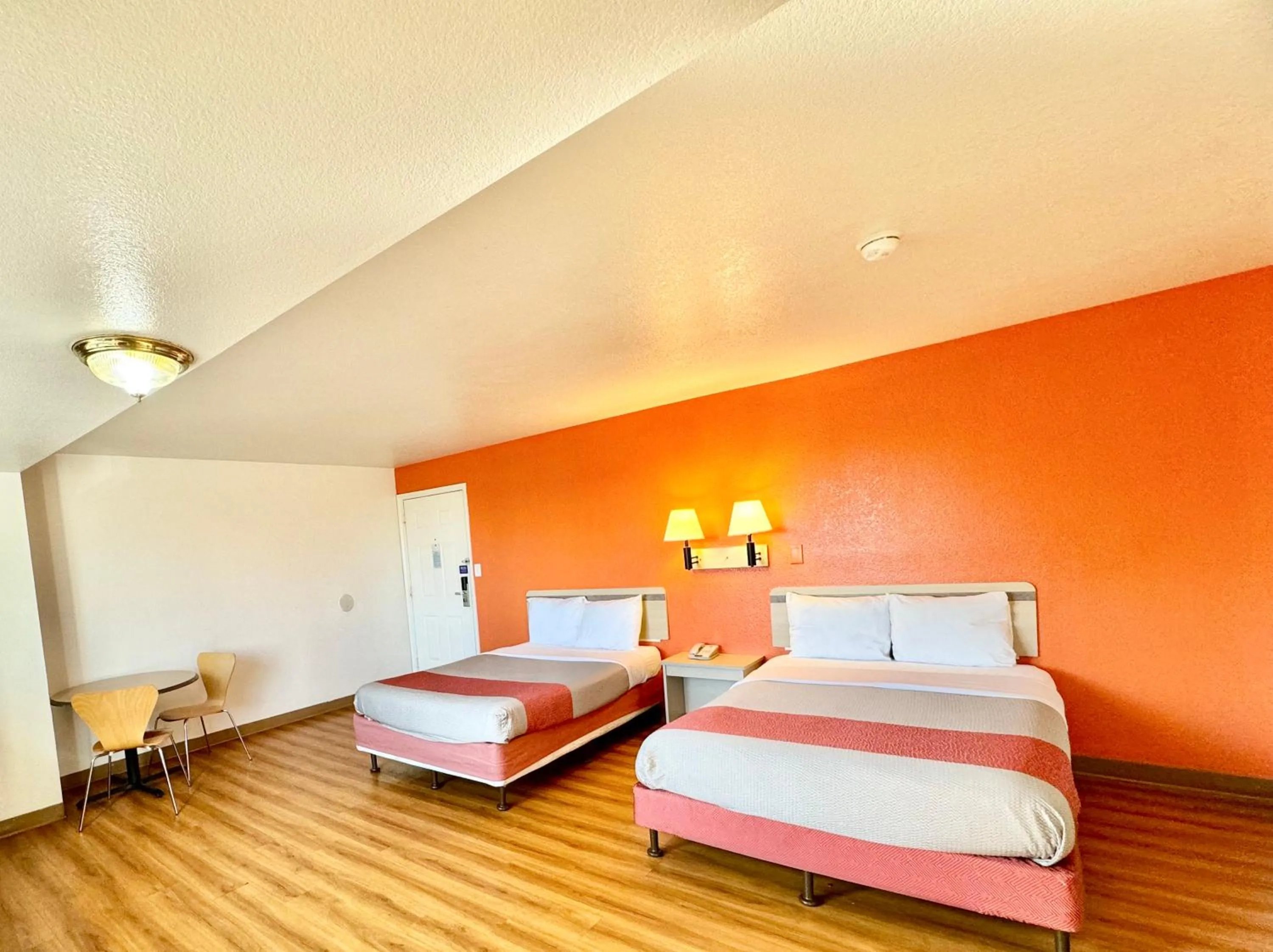 Bed in Studio 6 Bellflower CA Los Angeles