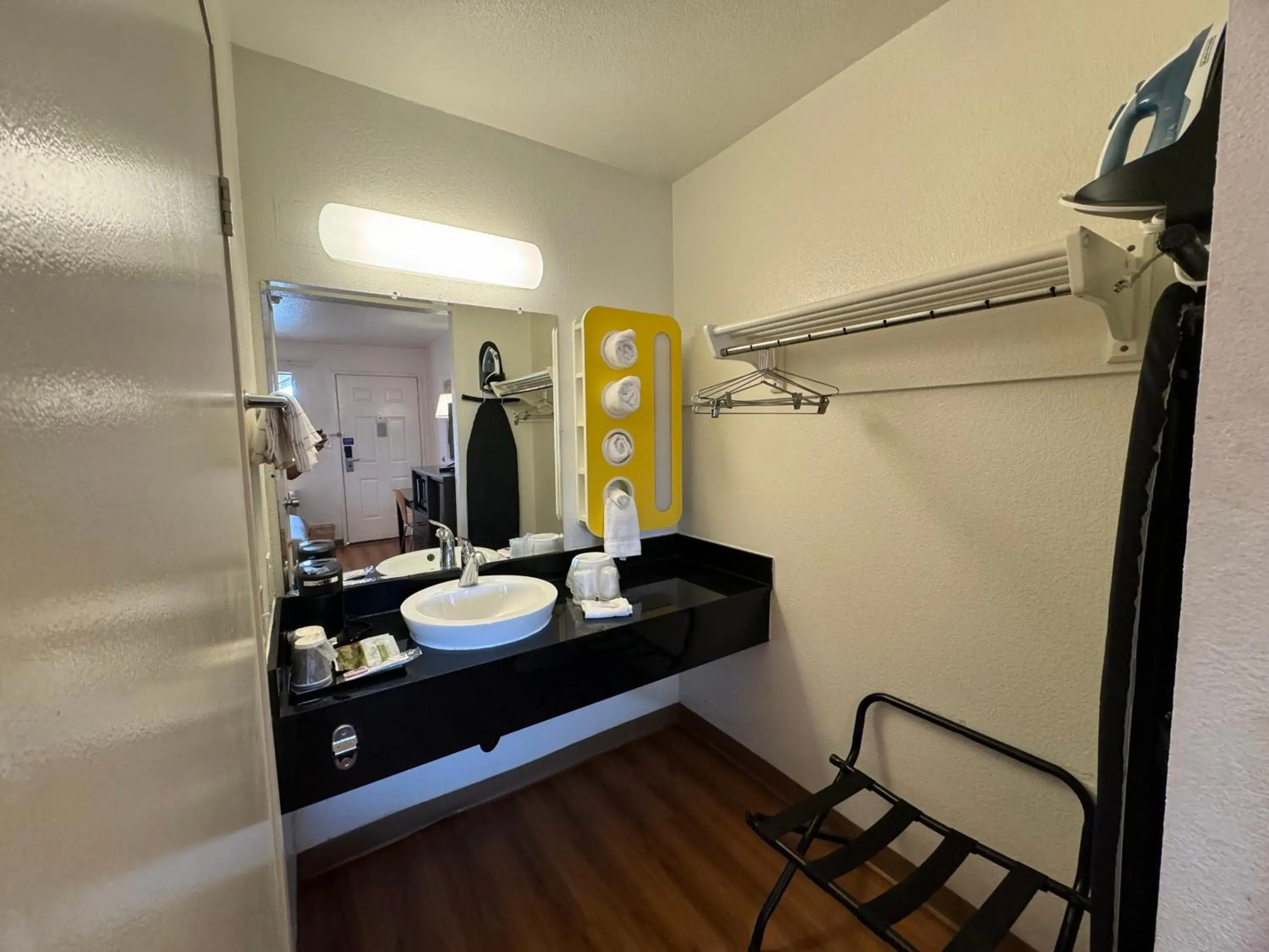 Bathroom in Studio 6 Bellflower CA Los Angeles Bathroom in Studio 6 Bellflower CA Los Angeles