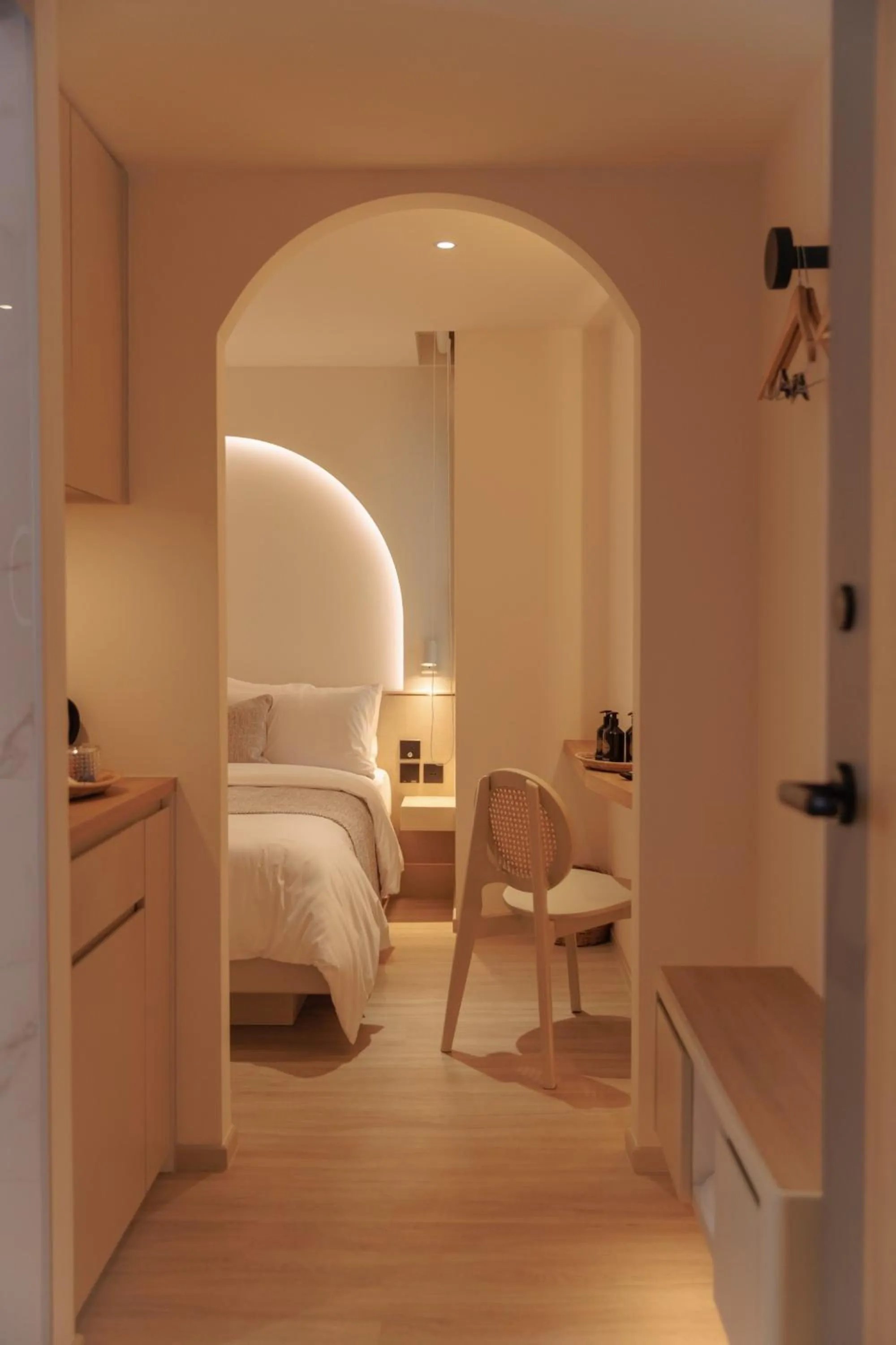 Bed in CORRIDOR 2407