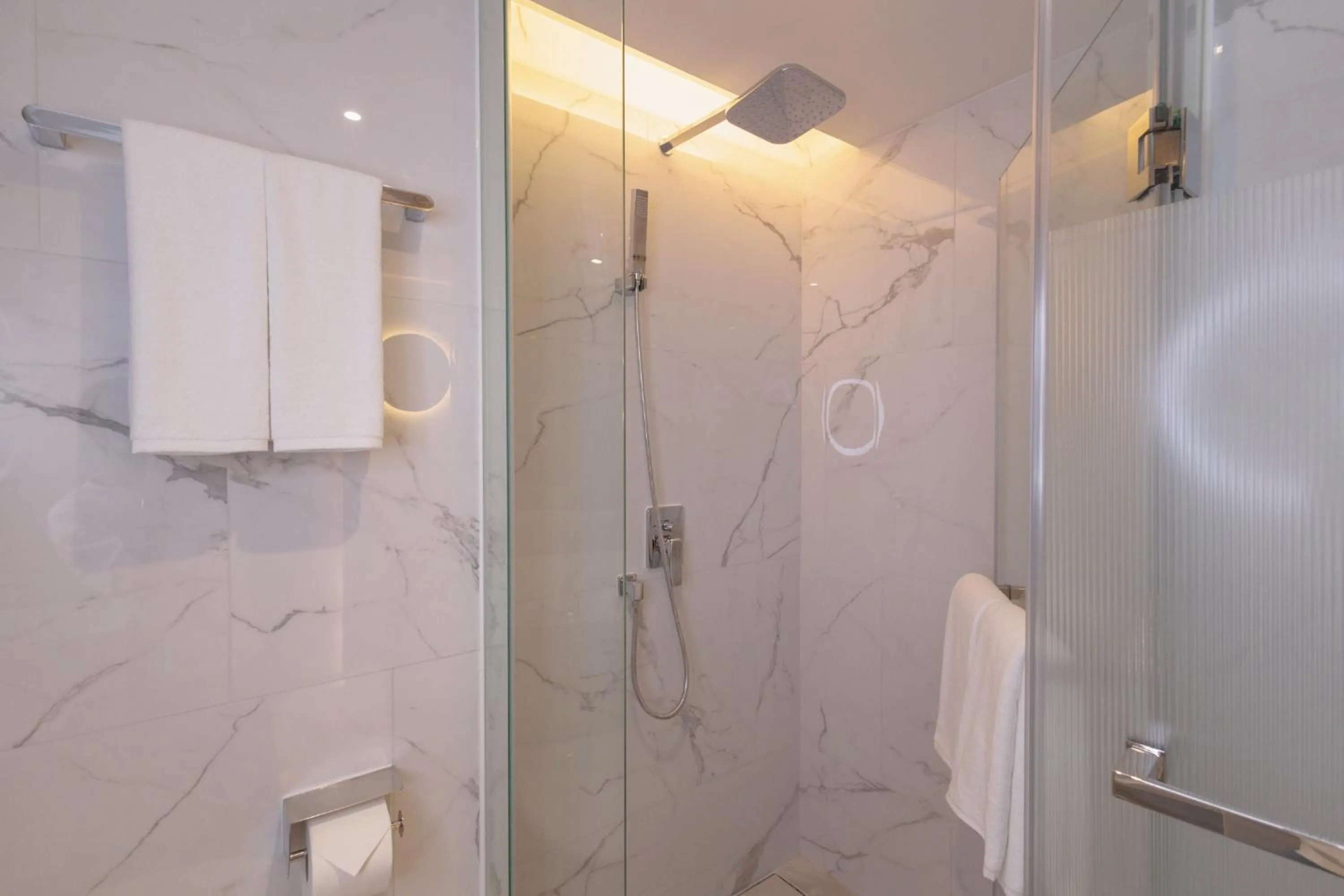 Shower in CORRIDOR 2407