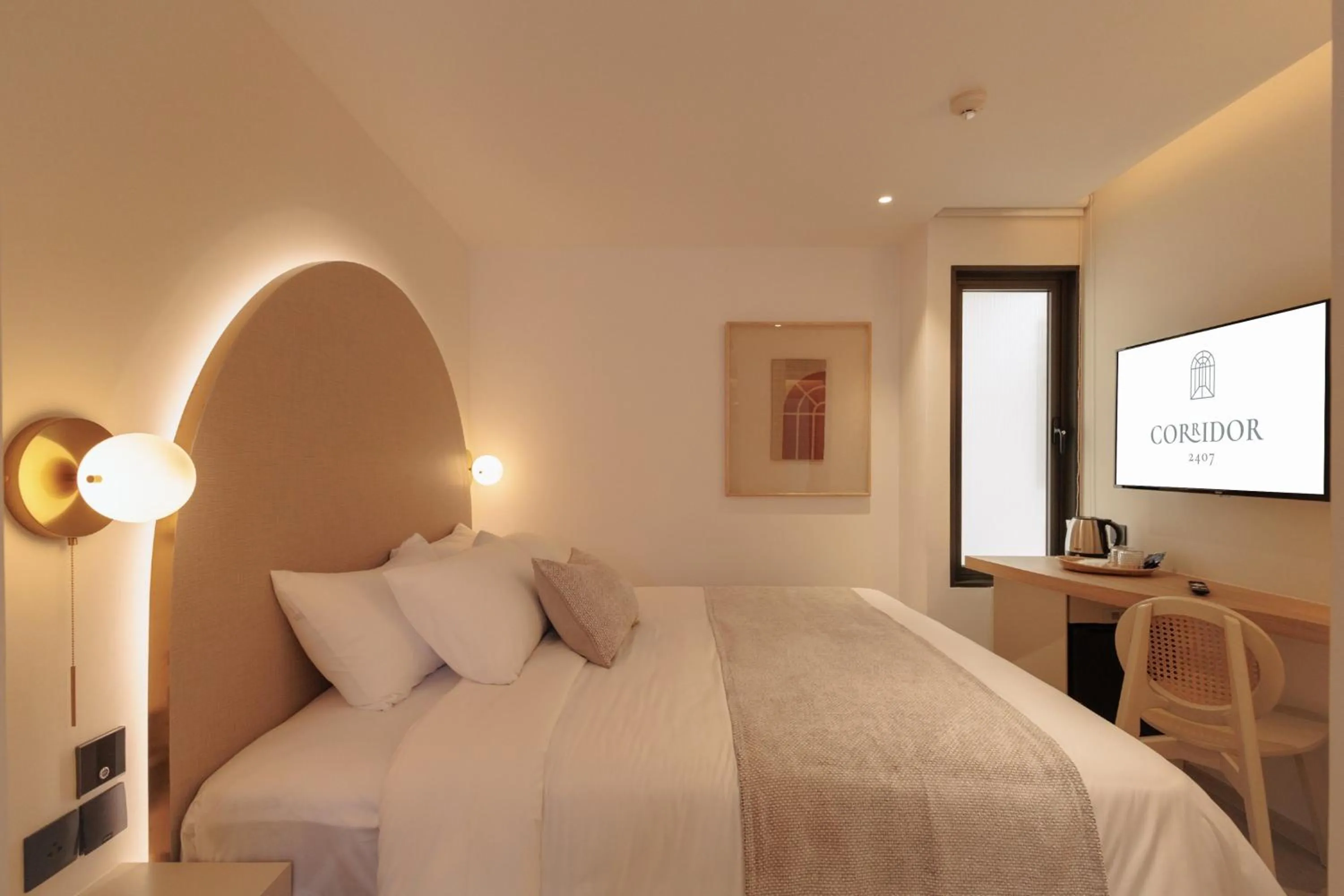 Bed in CORRIDOR 2407