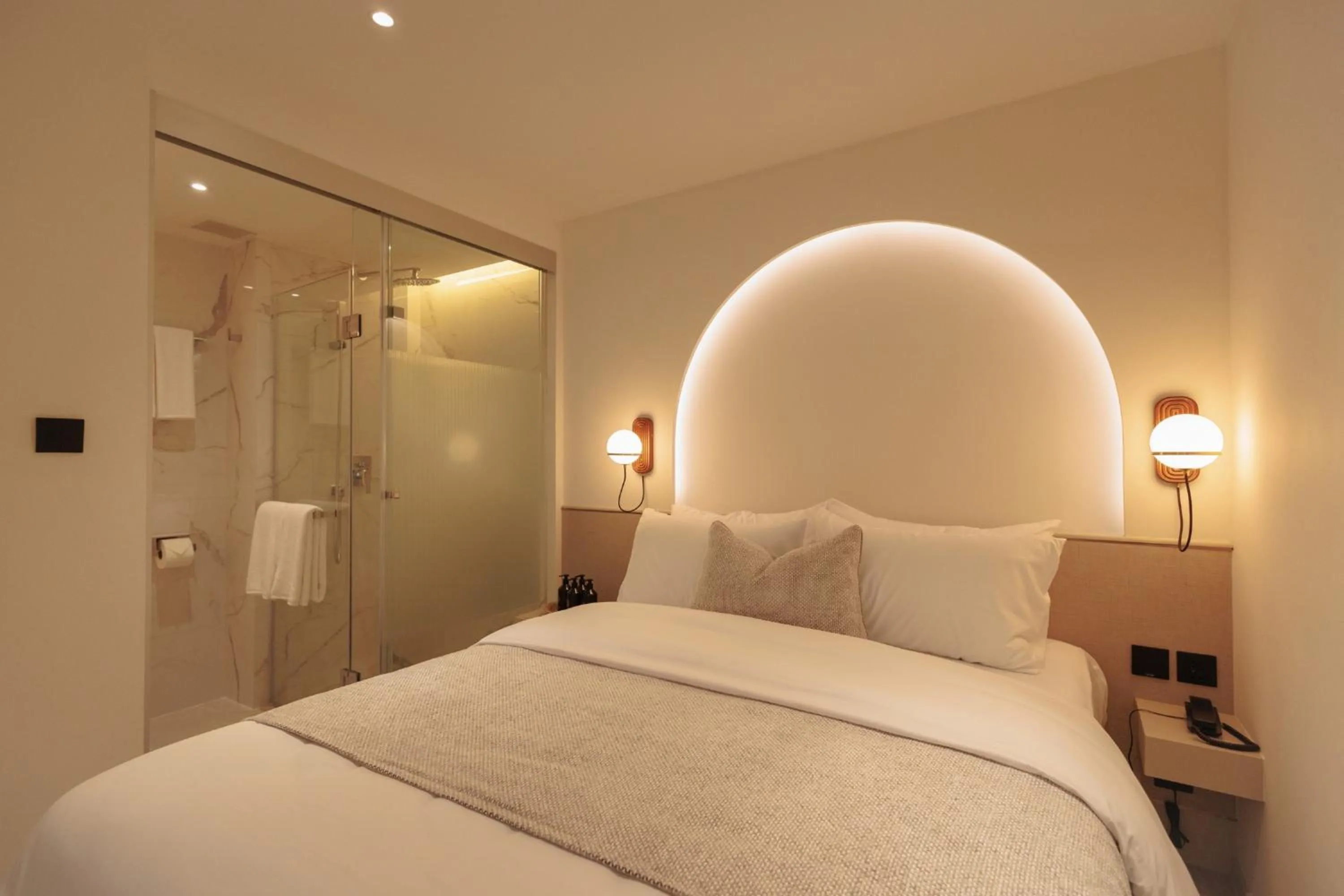 Bed in CORRIDOR 2407