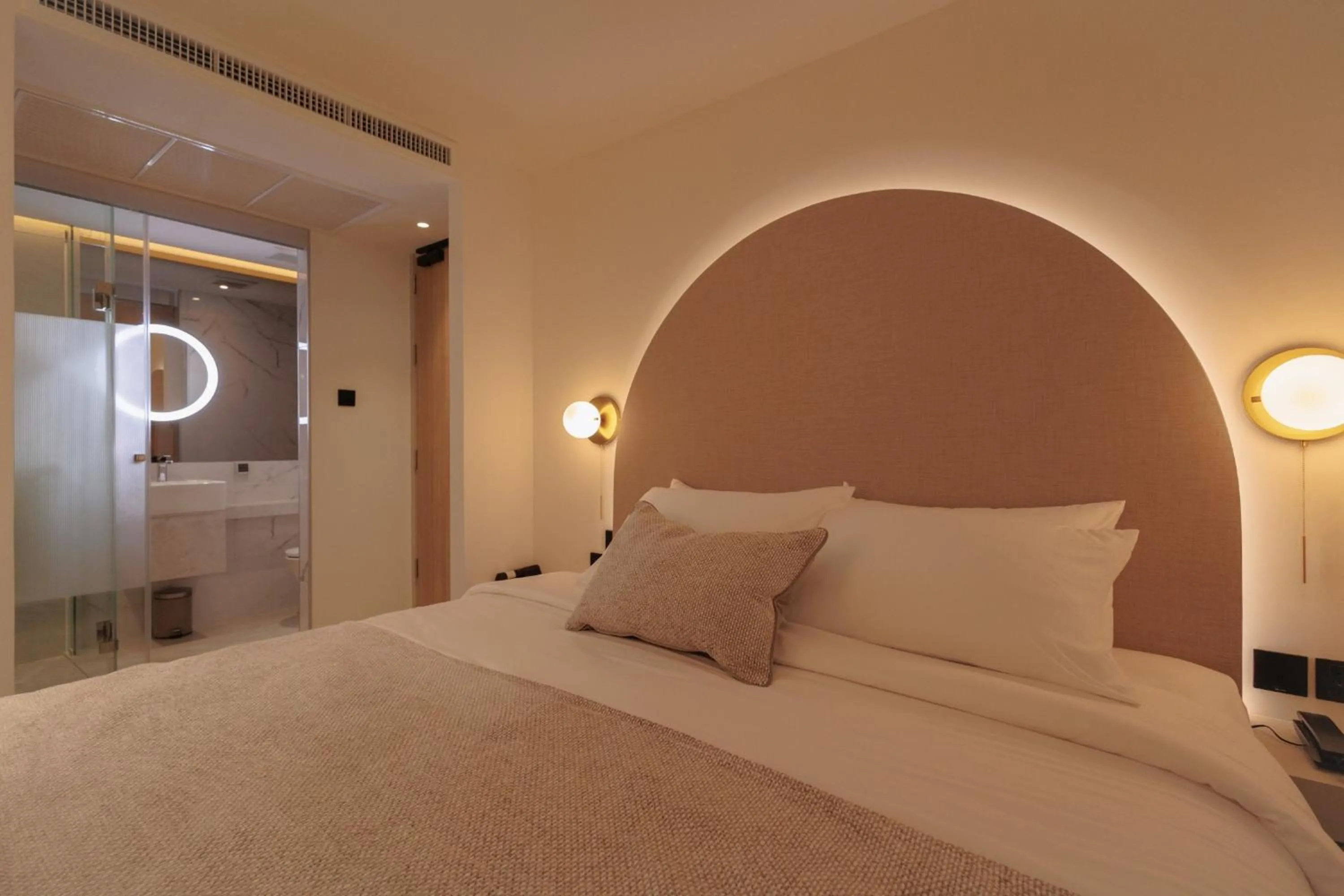 Bed in CORRIDOR 2407