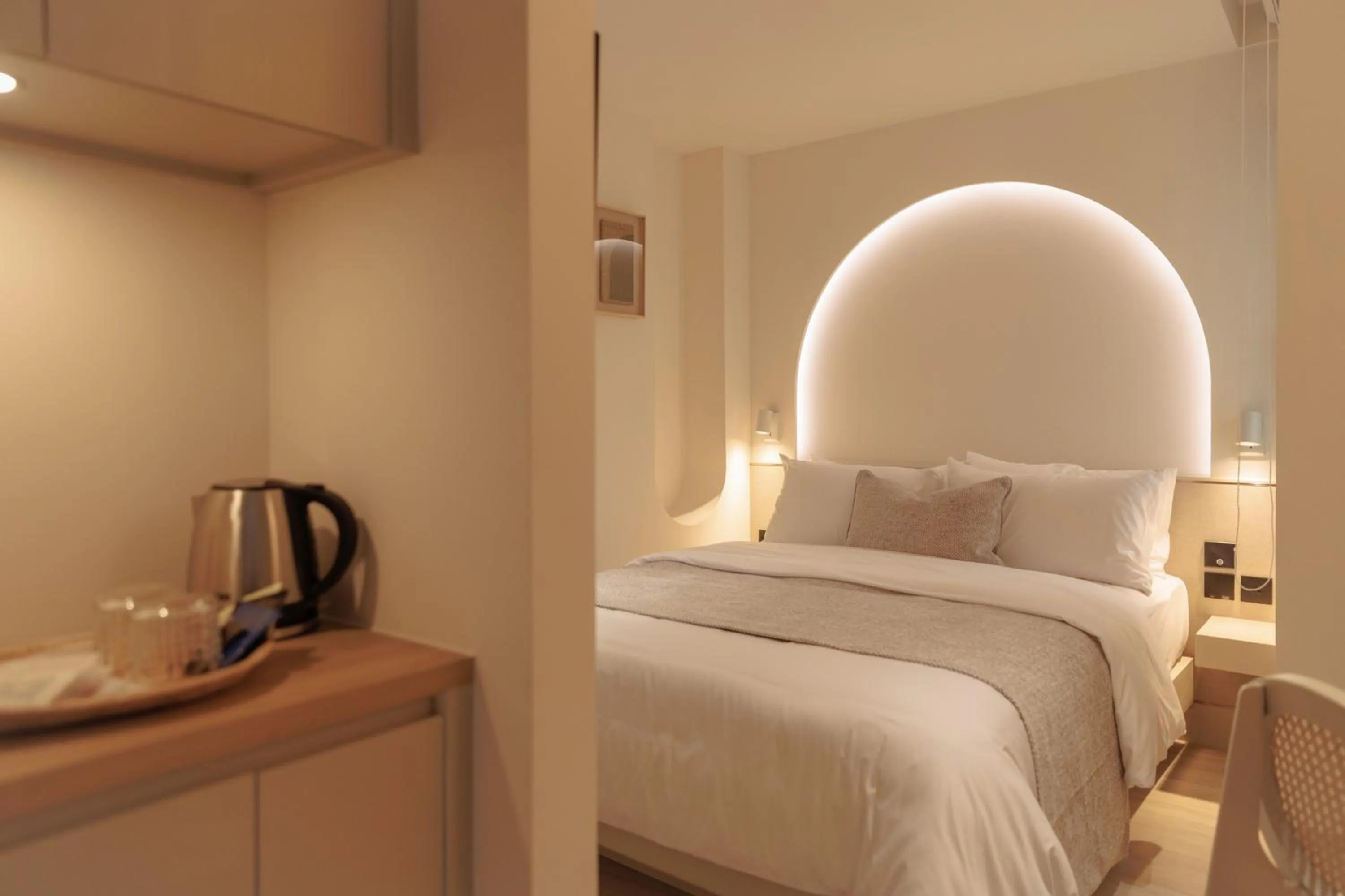 Bed in CORRIDOR 2407