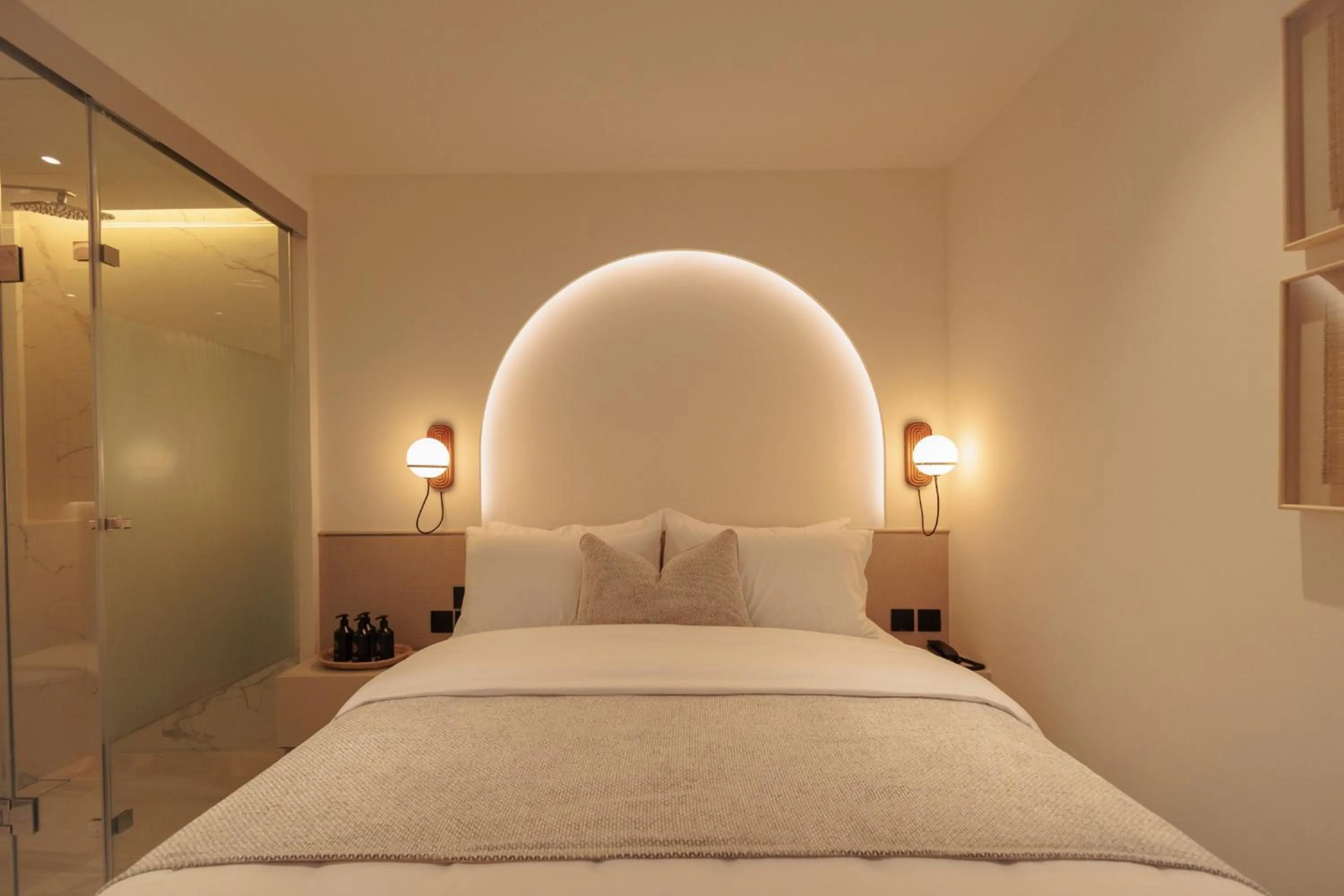 Bedroom, Bed in CORRIDOR 2407