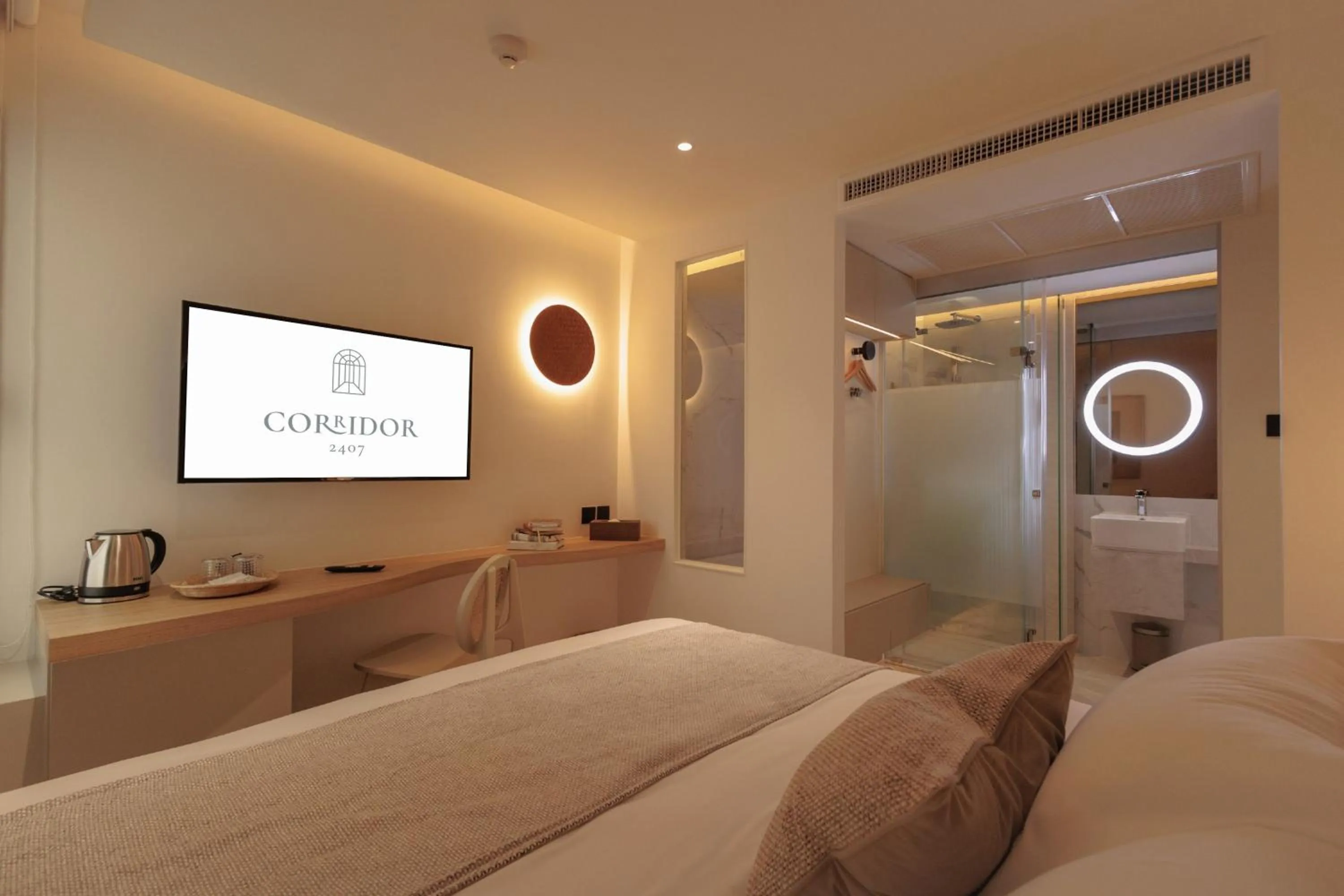 Bed in CORRIDOR 2407