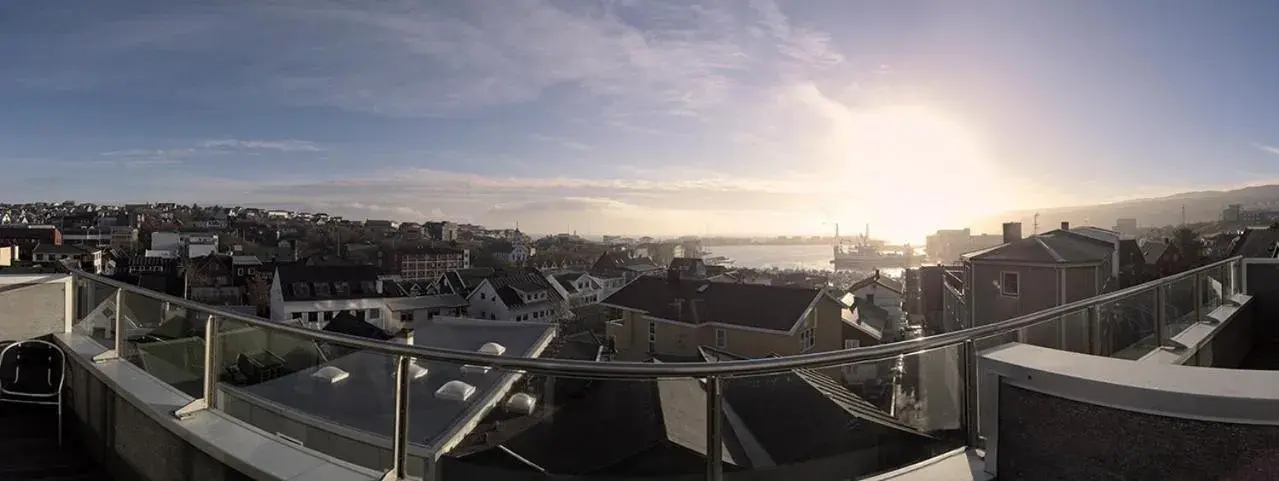 Deluxe Double Room with Balcony and Harbor View in 62N Hotel - City Center Deluxe Double Room with Balcony and Harbor View in 62N Hotel - City Center