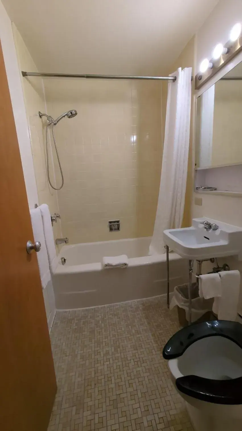 Standard Queen Room in Mariner motor hotel Standard Queen Room in Mariner motor hotel