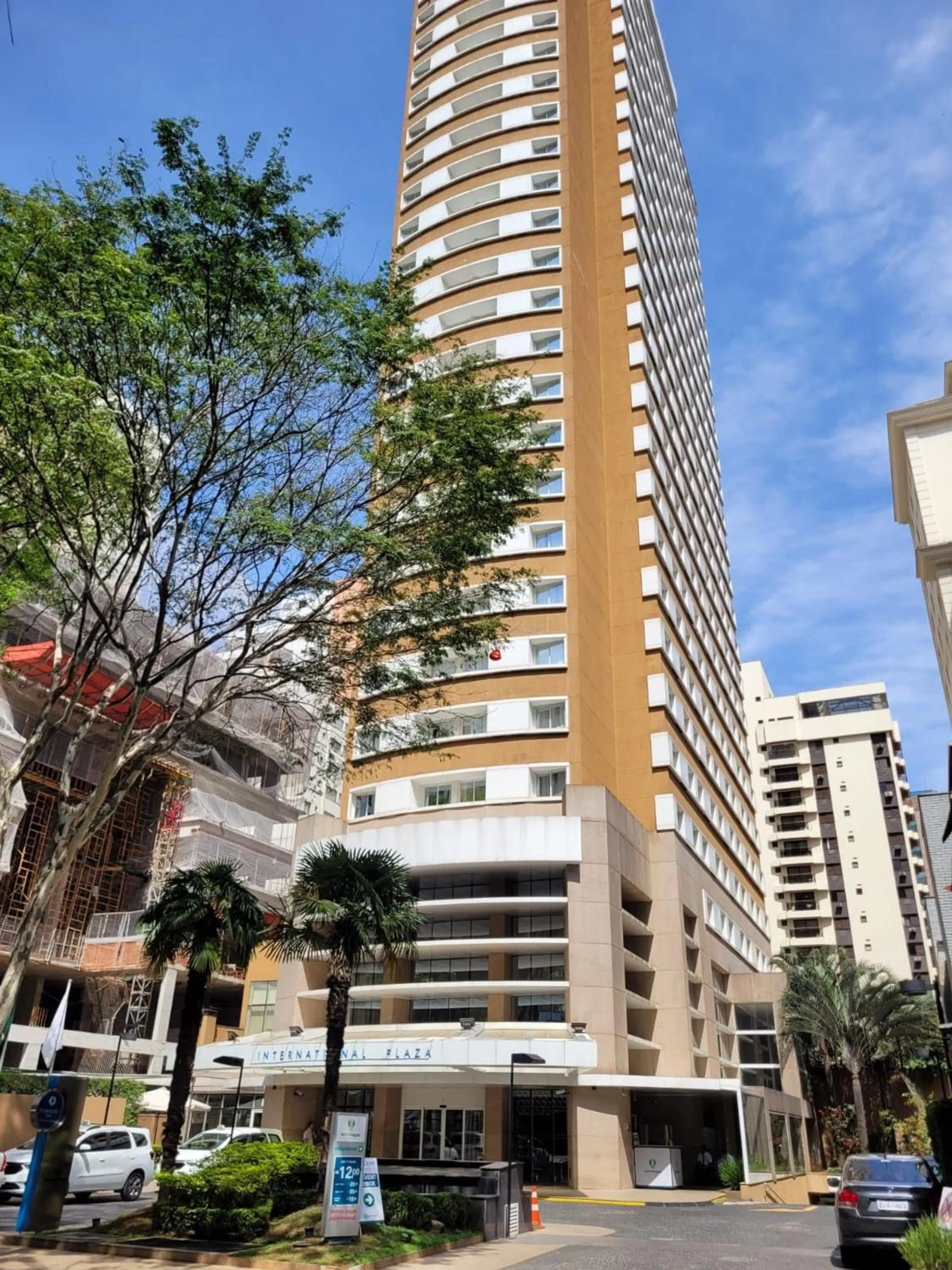 Property building in Elegant Flat Internacional Plaza-Garagem e Piscina
