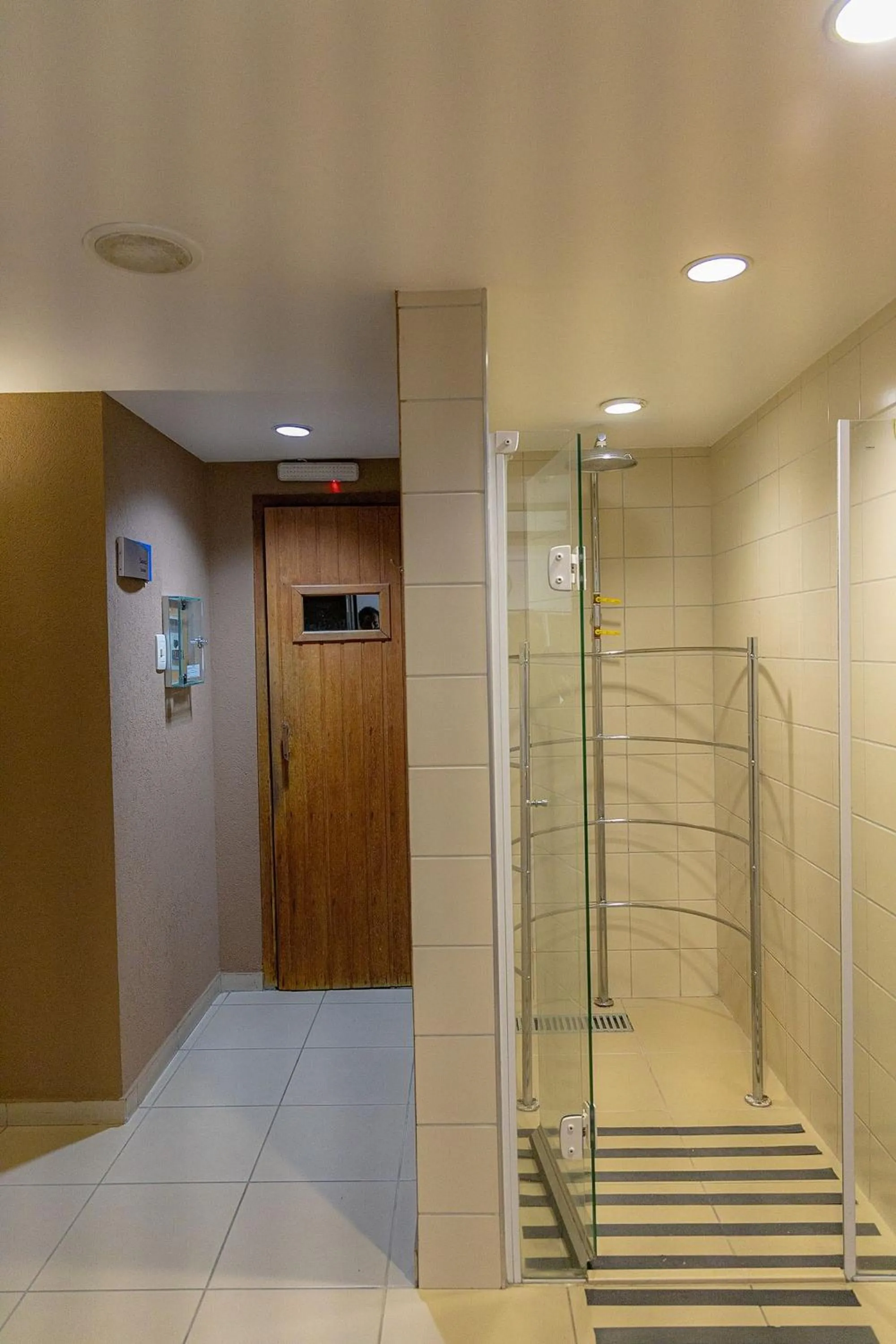 Bathroom in Elegant Flat Internacional Plaza-Garagem e Piscina