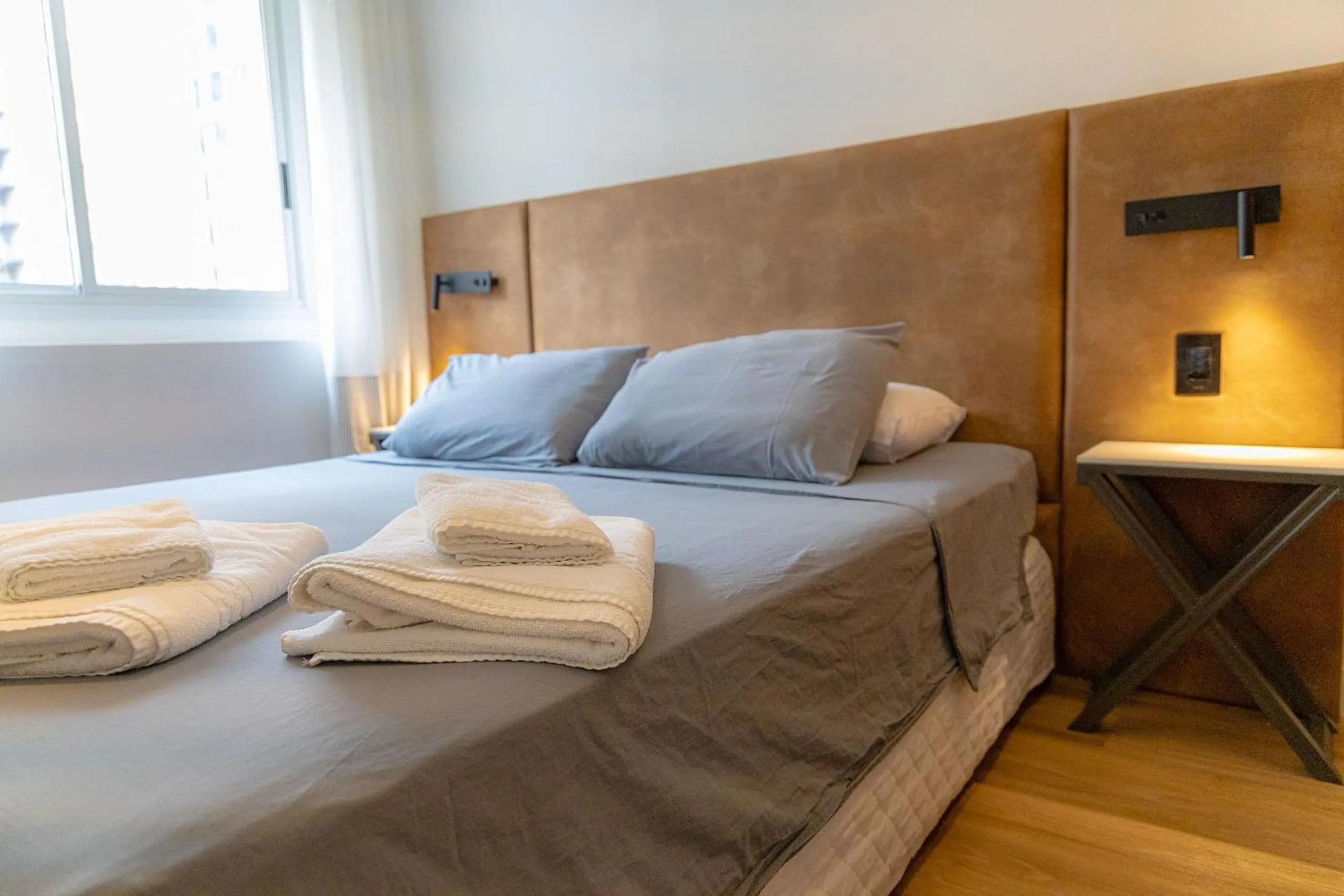 Bed in Elegant Flat Internacional Plaza-Garagem e Piscina