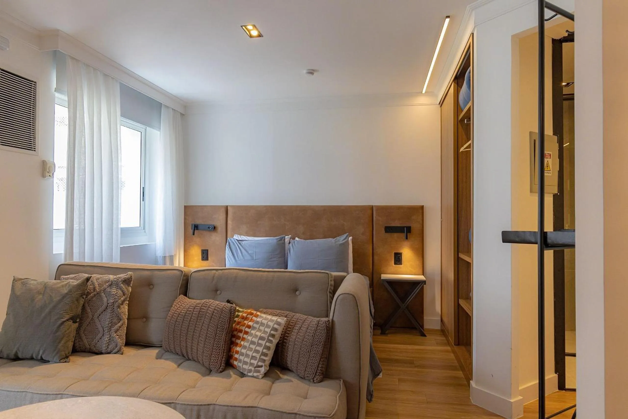 Bedroom, Bed in Elegant Flat Internacional Plaza-Garagem e Piscina